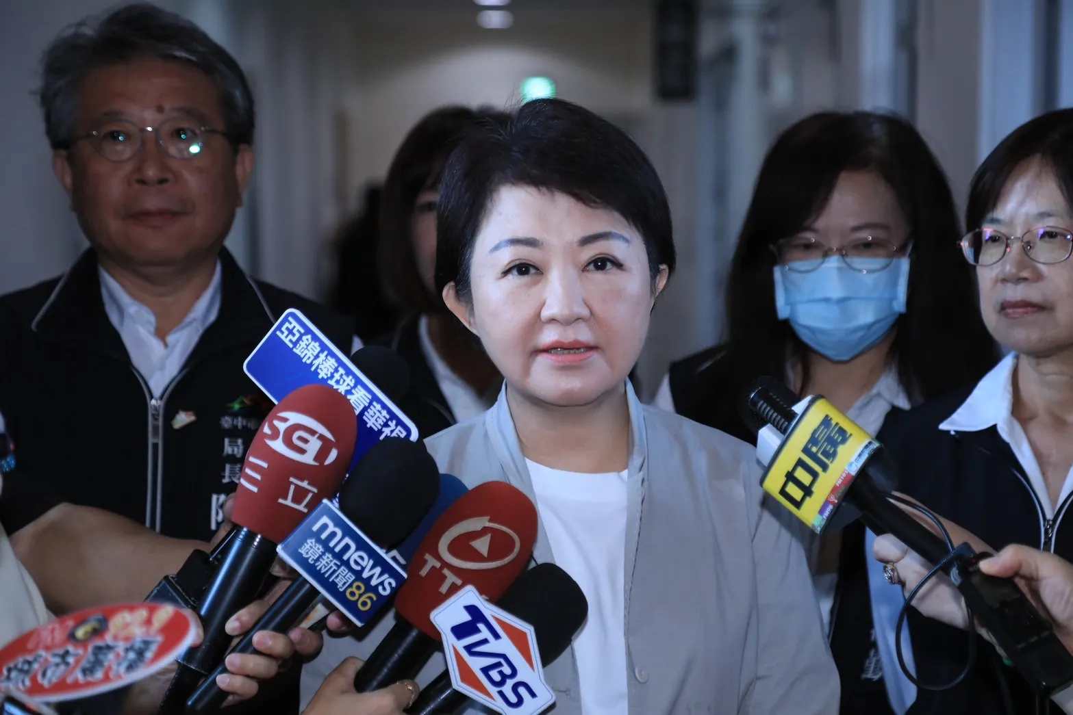 台中市中盧秀燕說明，中市府補助案被中央砍掉250億，中央找地方政府首長開會卻沒有結果。（圖/台中市政府）