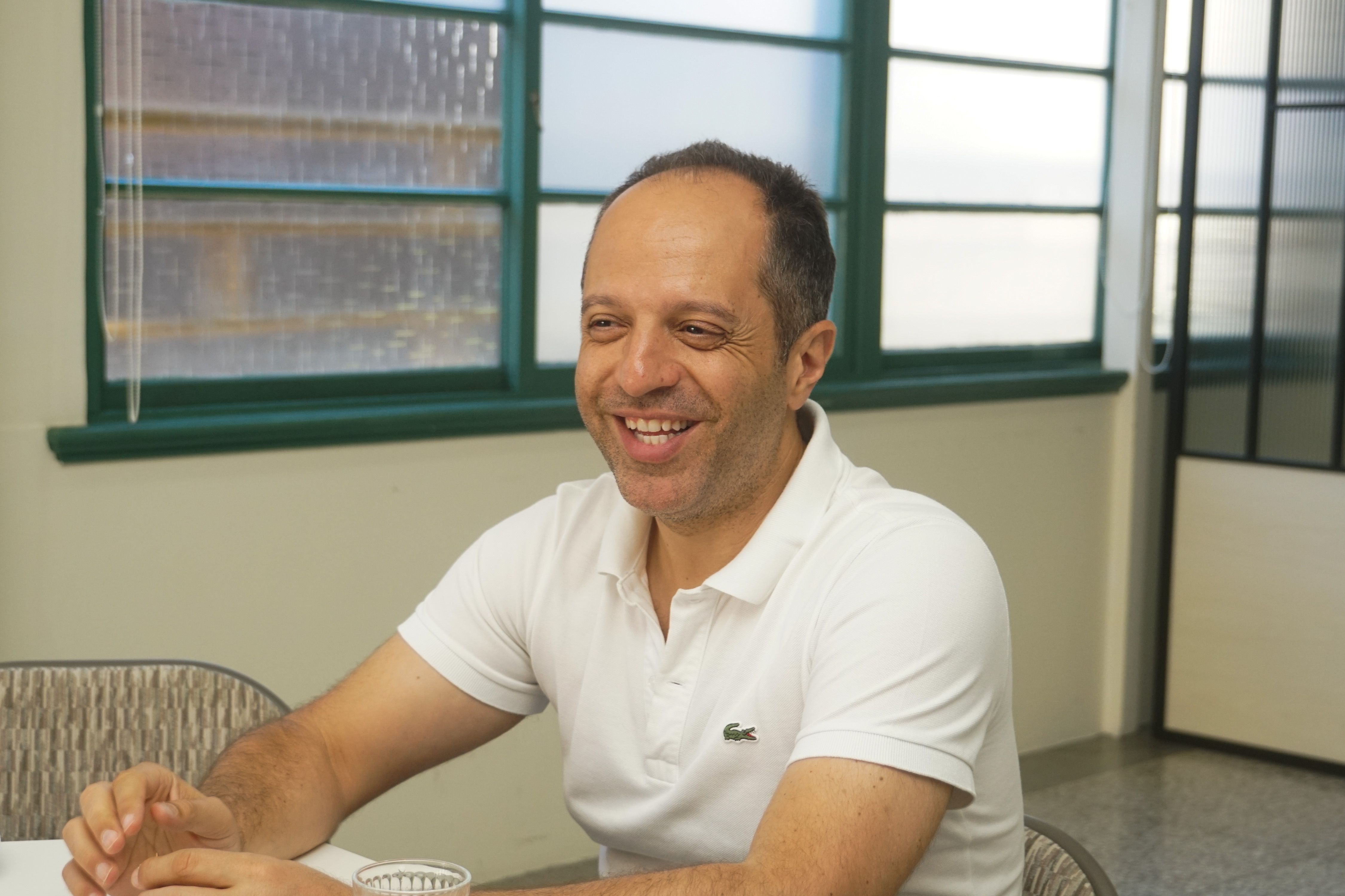 20250915-歐洲基層反種族主義運動會長 Benjamin Abtan專訪。（蔡親傑攝）