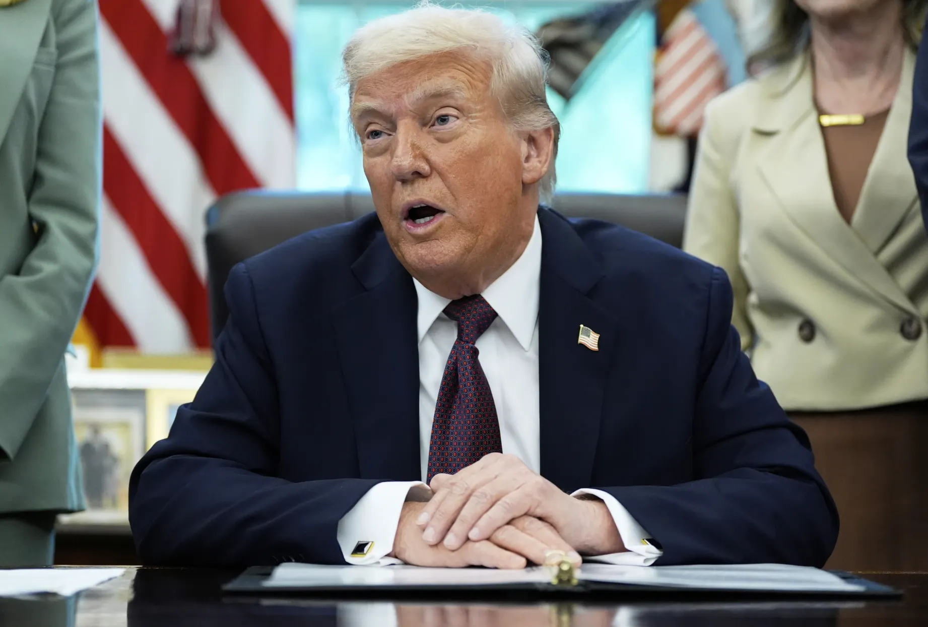 2025年9月15日，美國總統川普在白宮受訪。（美聯社）