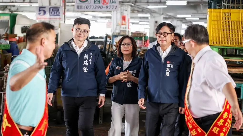 立委賴瑞隆憑藉穩健、接地氣的特質與市長陳其邁同框受基層選民肯定。（圖/翻攝賴瑞隆粉絲專頁）