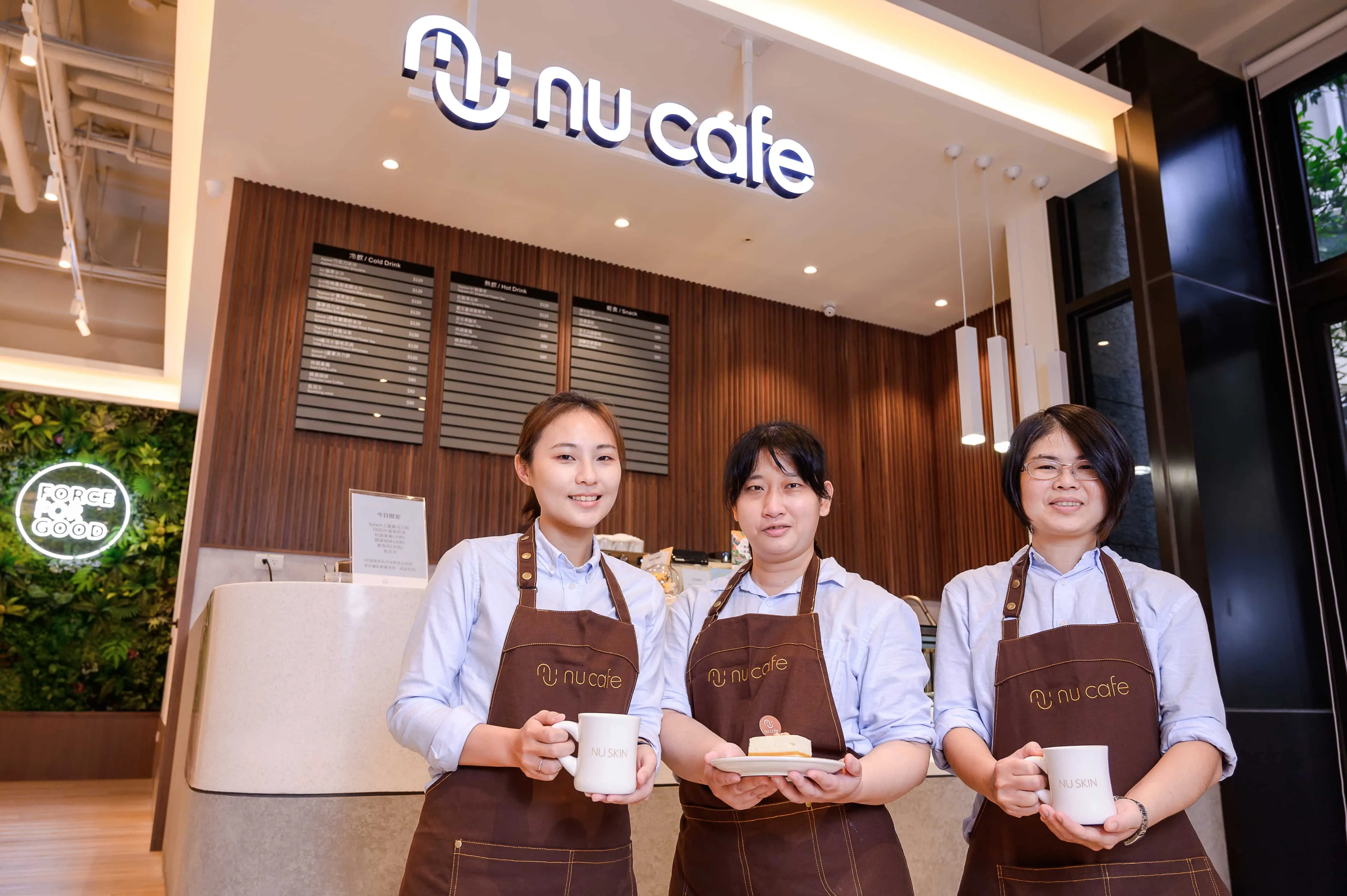 Nu Café 100_公益咖啡館，秉持「授人以漁」的精神，為學員們打造一處安心就業的場所，也提供所有消費者一杯咖啡做公益的最佳平台。