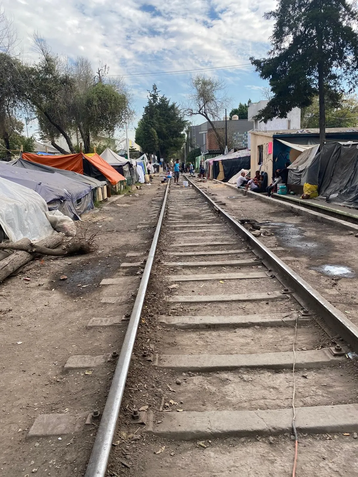 Daniela Segovia在墨西哥市進行難民營實地考察。（Daniela Segovia提供）