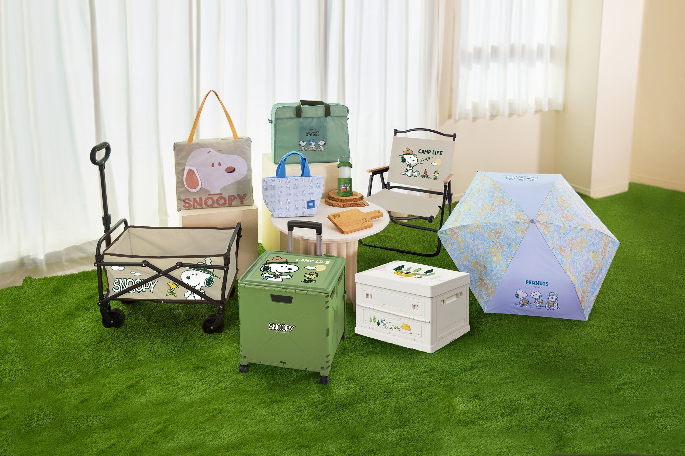 20250917-新光三越今年周年慶睽違15年再度攜手Snoopy，推出36款旅行與療癒感贈品。（新光三越提供）
