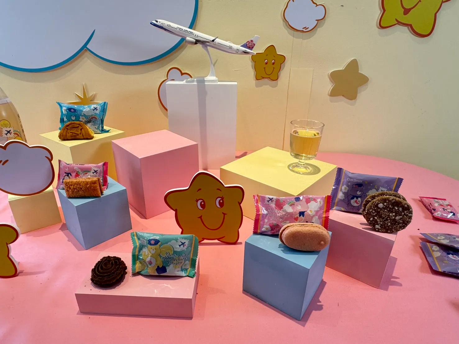 20250917-以茶為底蘊的五桐號，為華航設計專屬多款機上甜點。（劉芯衣攝）