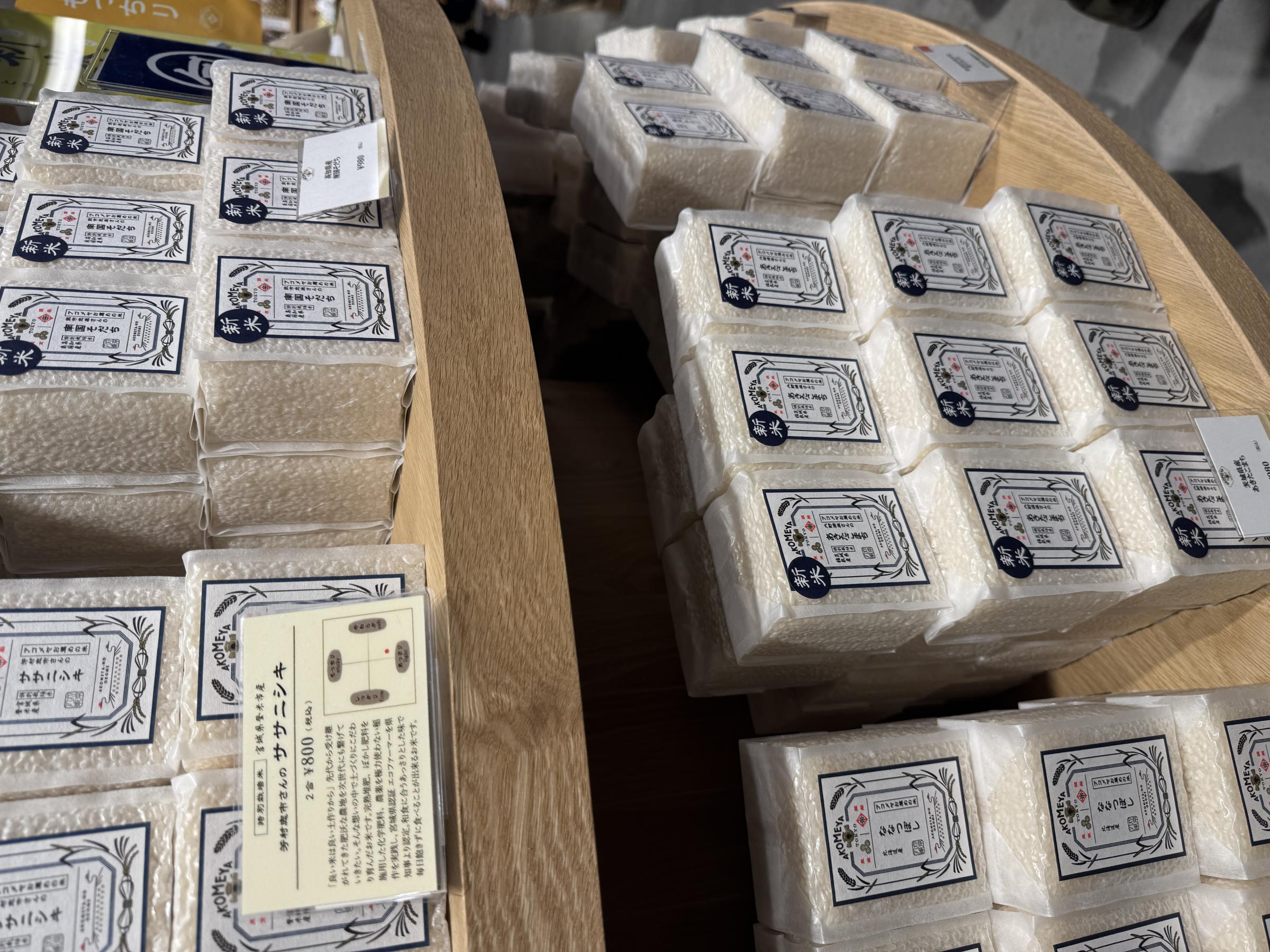 NEWoMan高輪が開業し、館内に「AKOMEYA TOKYO」35店舗目が出店、米の量り売りや限定商品を通じて日本の食文化を発信する拠点となった。黃信維