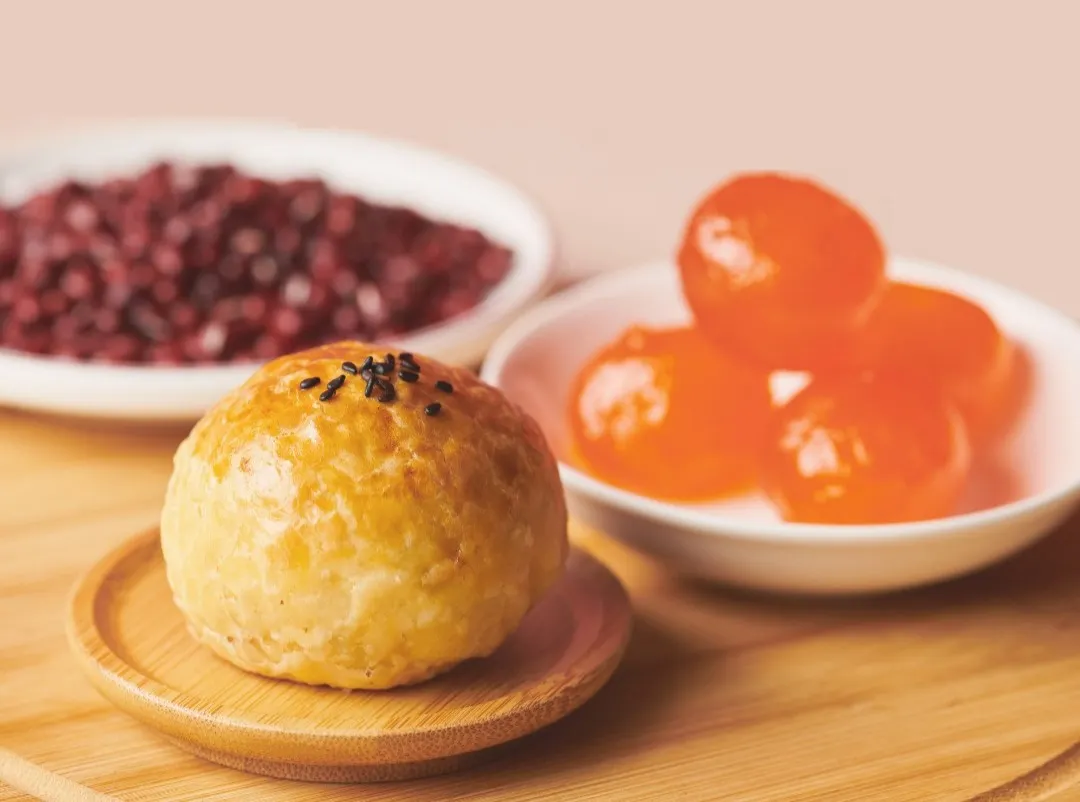 新口味食品行蛋黃酥。（圖／取自新口味食品行 - 蛋黃酥臉書專頁）