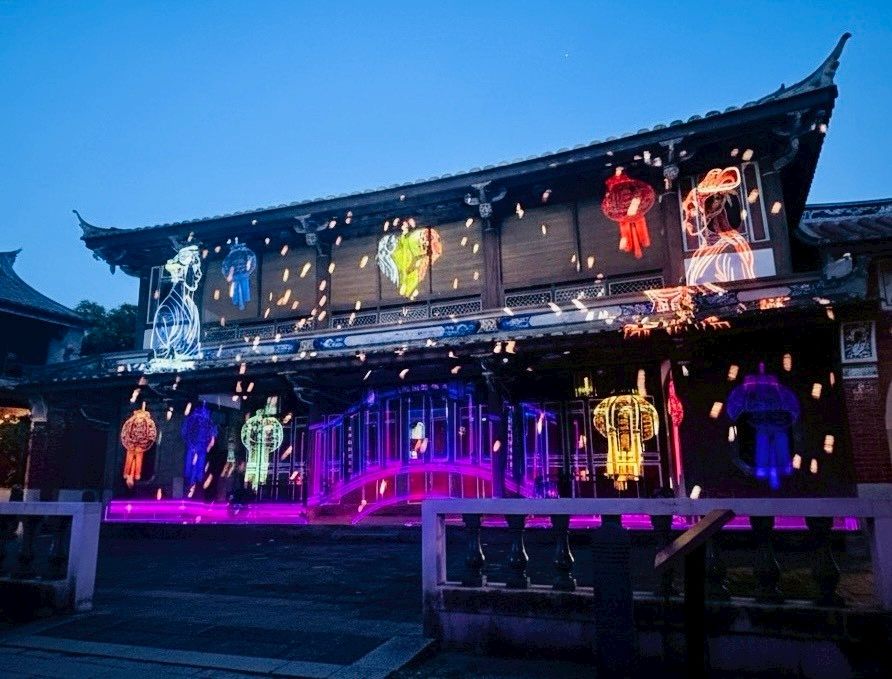 10月5日至12月27日「仙履林園」點亮浪漫夜間光雕秀。（圖/新北市政府）