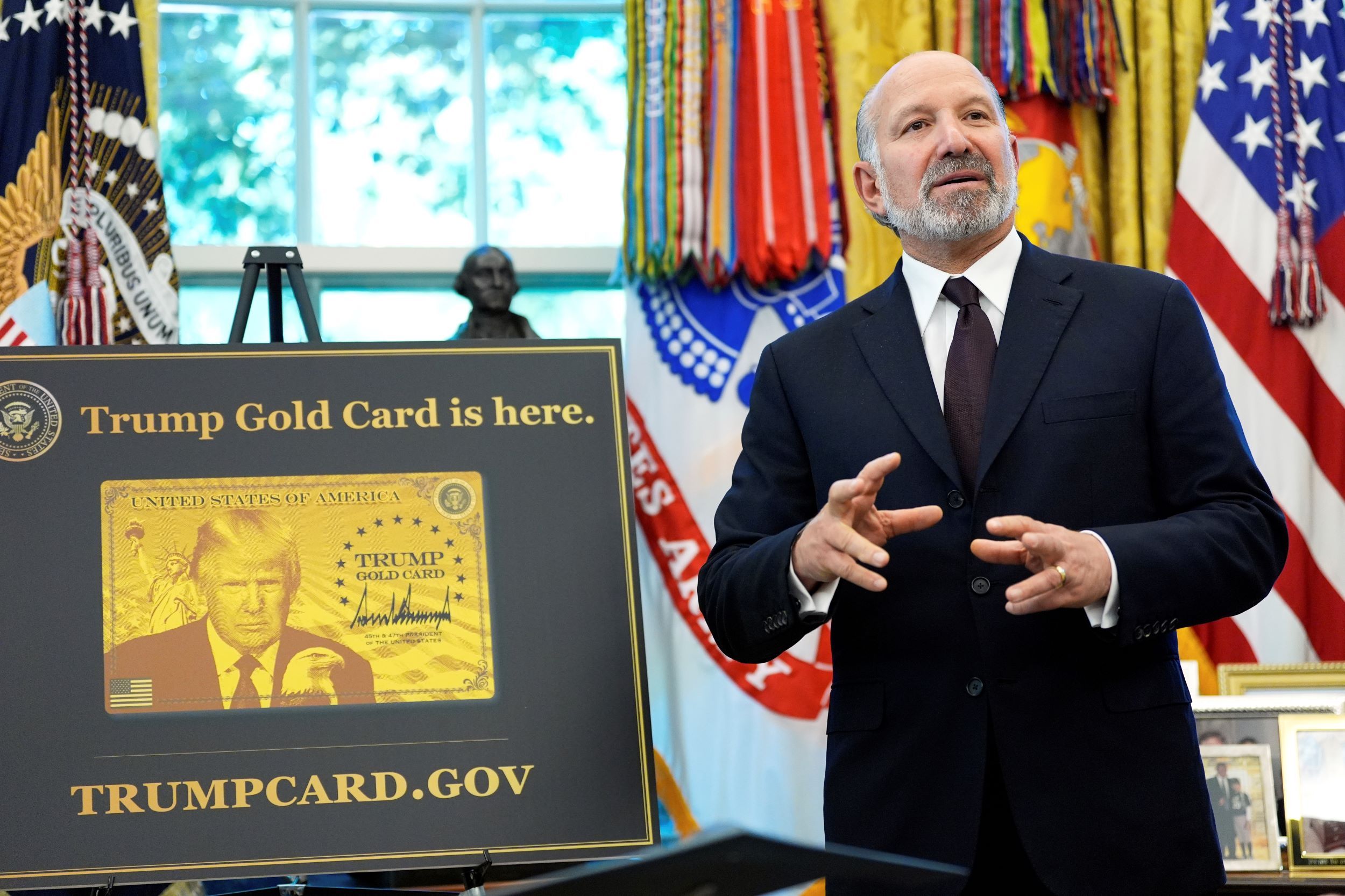 美國商務部長盧特尼克介紹「川普金卡」的計畫。（美聯社）