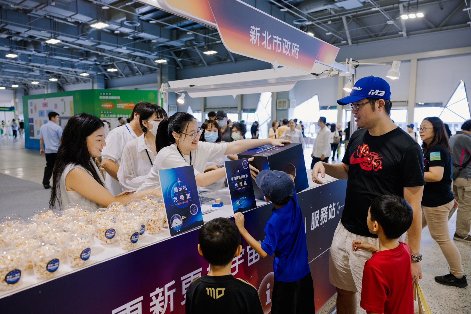 市府團隊共同推動都市更新。（圖／新北市提供）