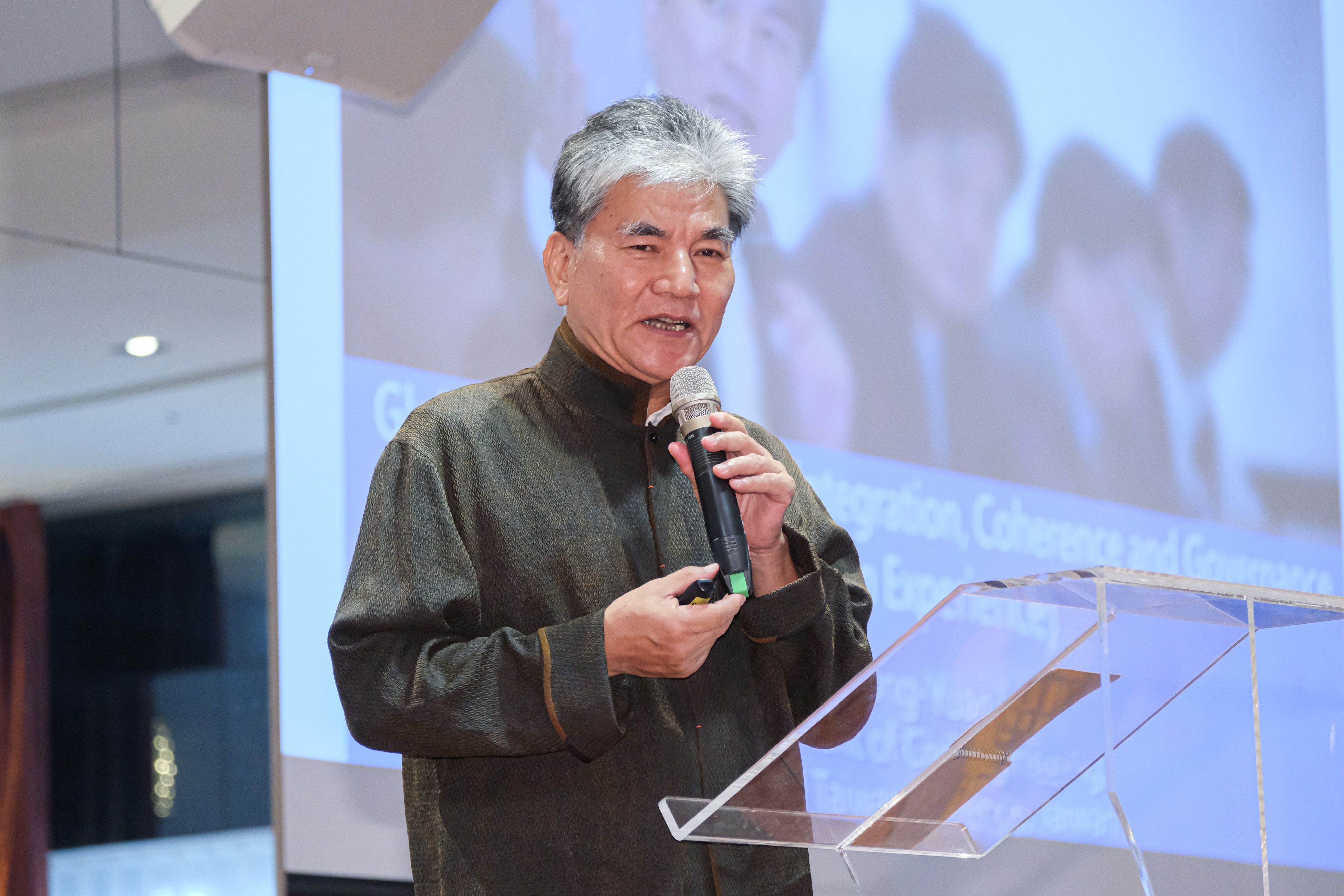 20250920-龍應台文化基金會20日於格萊天漾大飯店艋舺廳舉辦「2025 台北國際和平論壇」，圖為前內政部部長李鴻源。（劉偉宏攝）