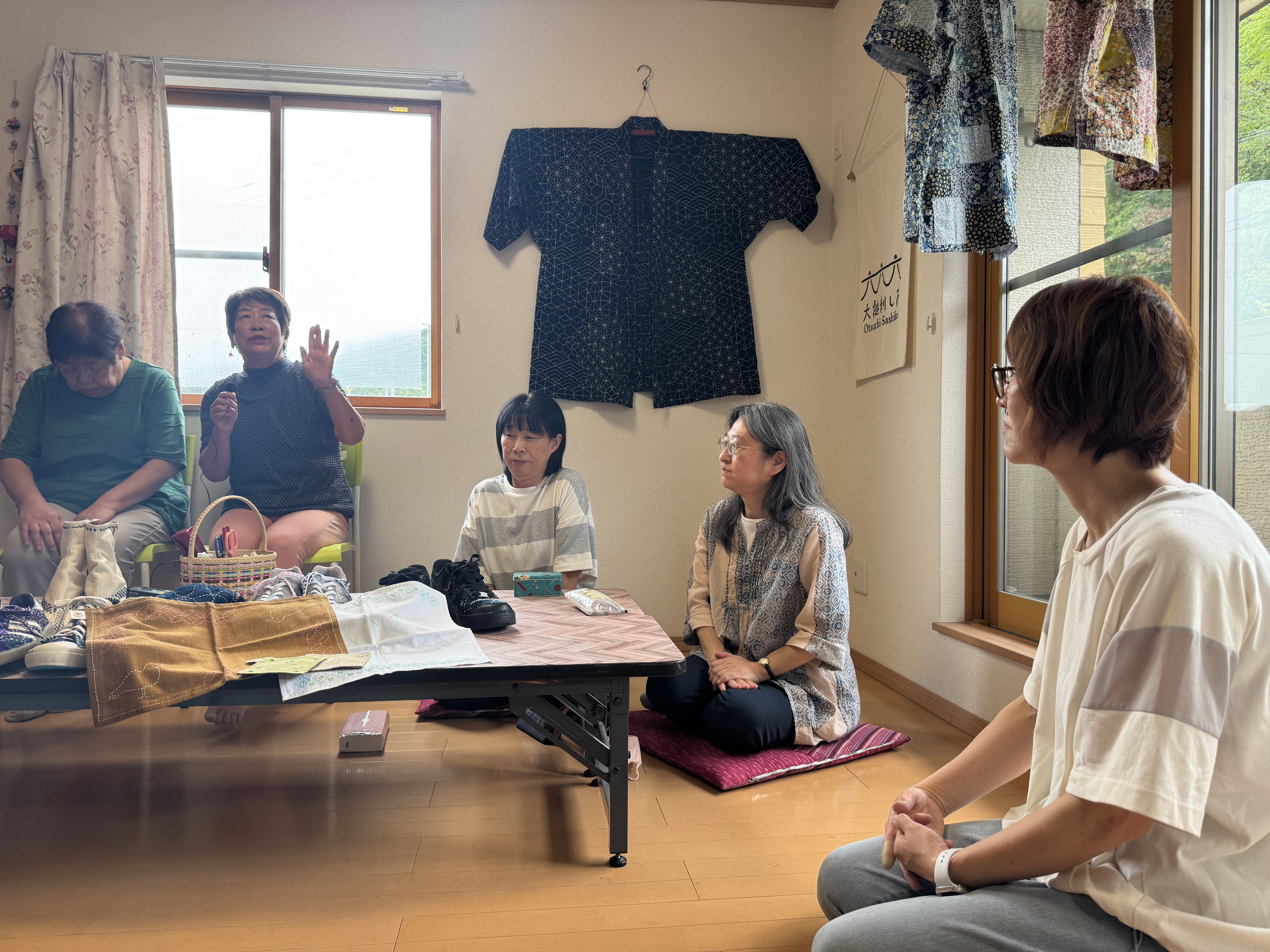 東日本大震災をきっかけに誕生した「大槌刺し子」、女性職人たちの一針一針が地域を越え世界へ広がっている。黃信維