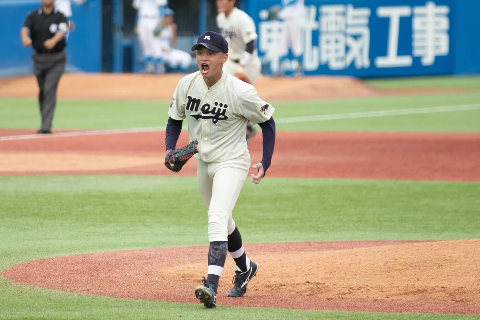 東大戦で先発した明大のエース左腕・毛利海大投手。8回を1安打12奪三振無失点に抑える圧巻の投球で、チームを白星発進に導いた。許甄玲