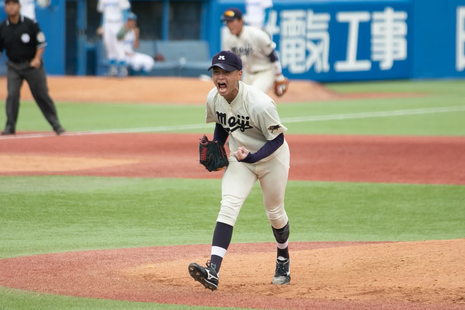 東大戦で先発した明大のエース左腕・毛利海大投手。8回を1安打12奪三振無失点に抑える圧巻の投球で、チームを白星発進に導いた。許甄玲