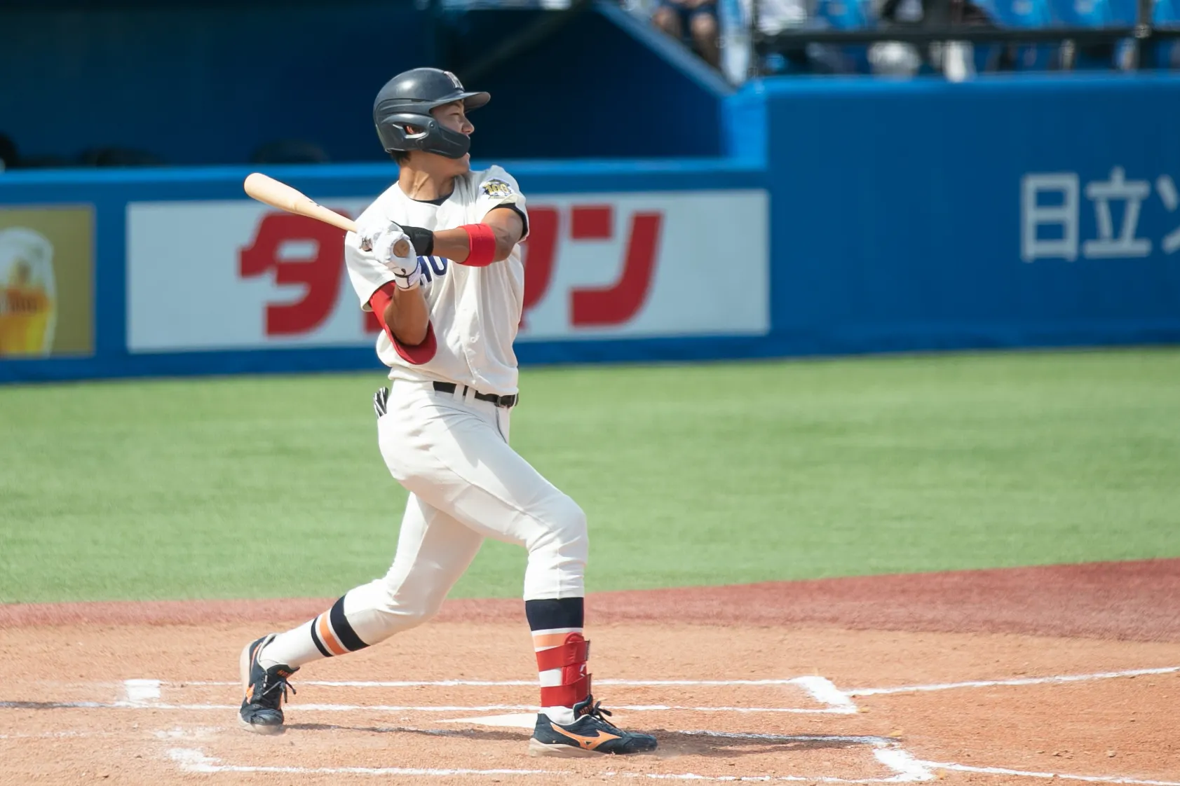 二回に先制のソロ本塁打を放ち、チームに勢いを与えた法大・片山悠真外野手。許甄玲