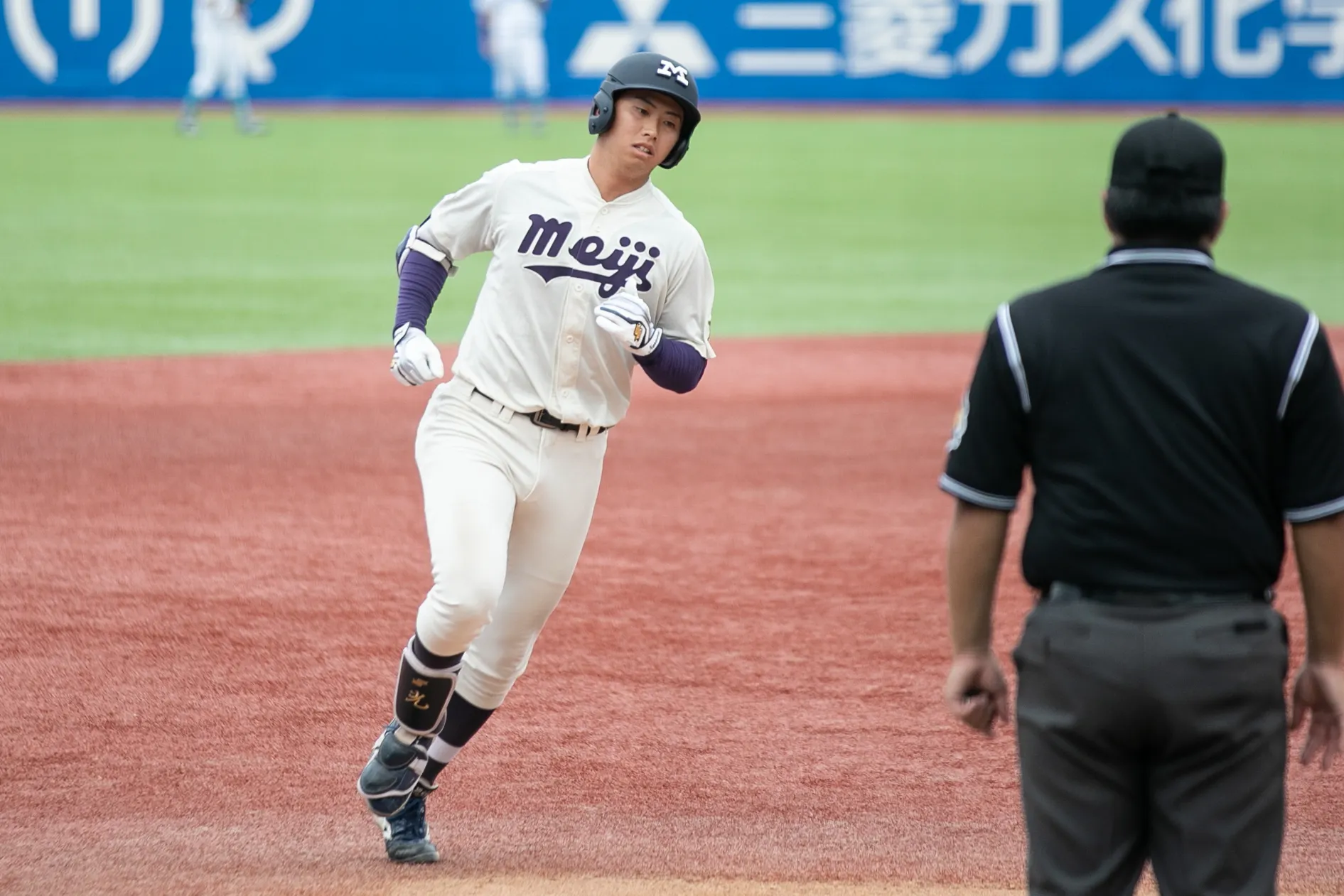 七回に左翼へ3ランを放つなど、この日4打点の大活躍を見せた明大・光弘帆高内野手。許甄玲