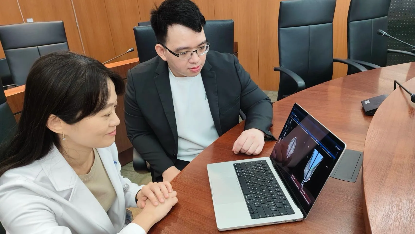 圖說：高雄醫學大學附設中和紀念醫院與洞視科技團隊共同研發AI乳房攝影影像品質自動檢測系統，讓臨床提升乳癌篩檢品質與效率，守護女性健康。（圖／風傳媒）