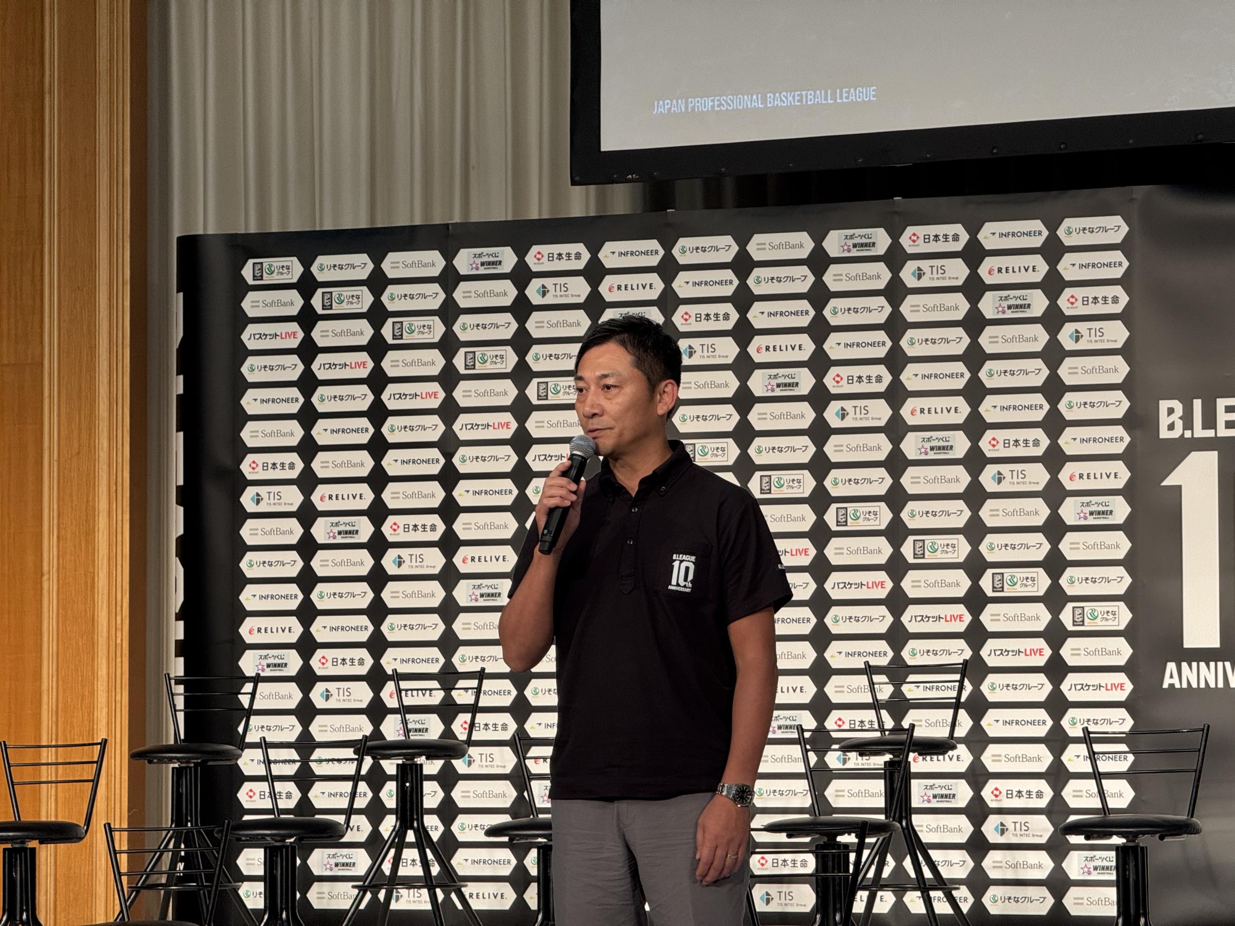 Bリーグは10周年シーズンを前に都内でTIPOFFカンファレンスを開き、渡邊雄大（千葉）と富永啓生（北海道）が新シーズンへの決意を語った。黃信維