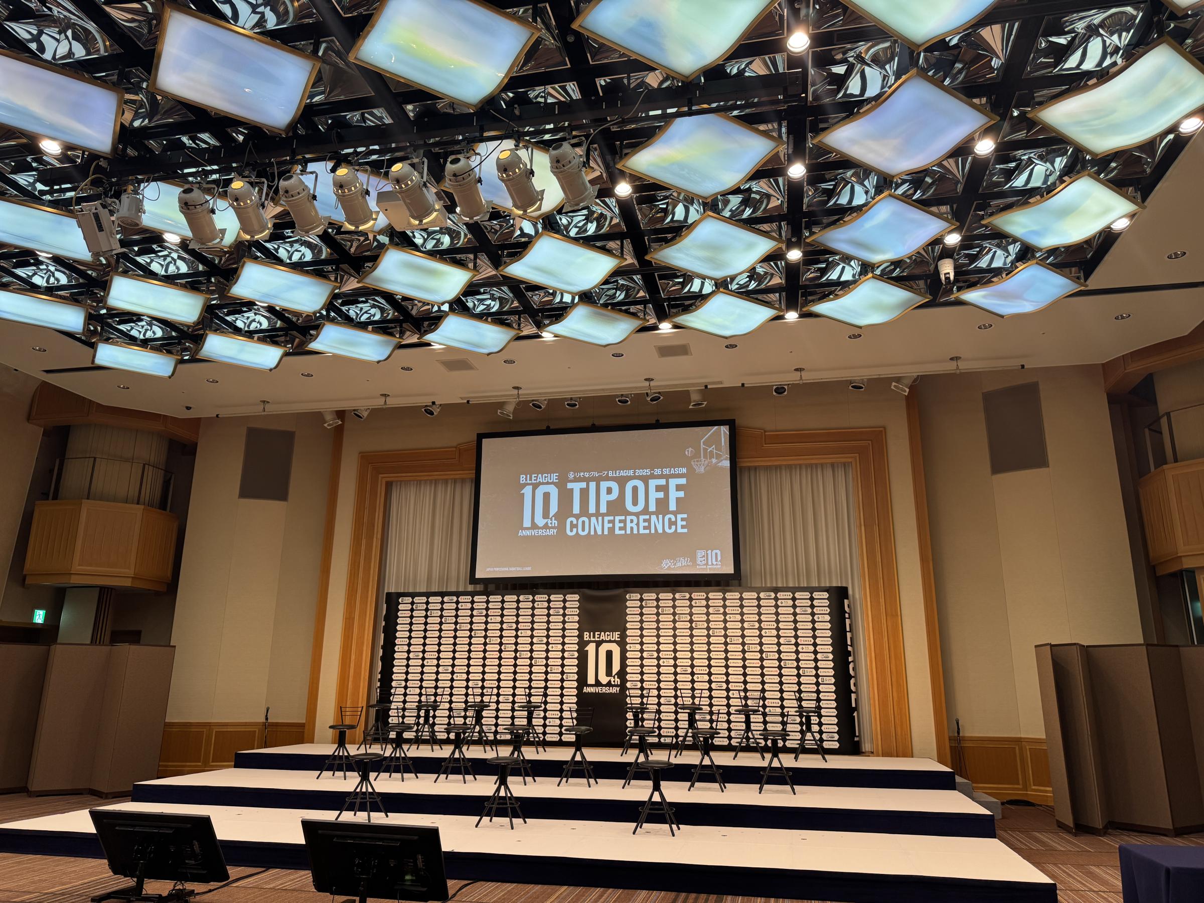 Bリーグは10周年シーズンを前に都内でTIPOFFカンファレンスを開き、渡邊雄大（千葉）と富永啓生（北海道）が新シーズンへの決意を語った。黃信維