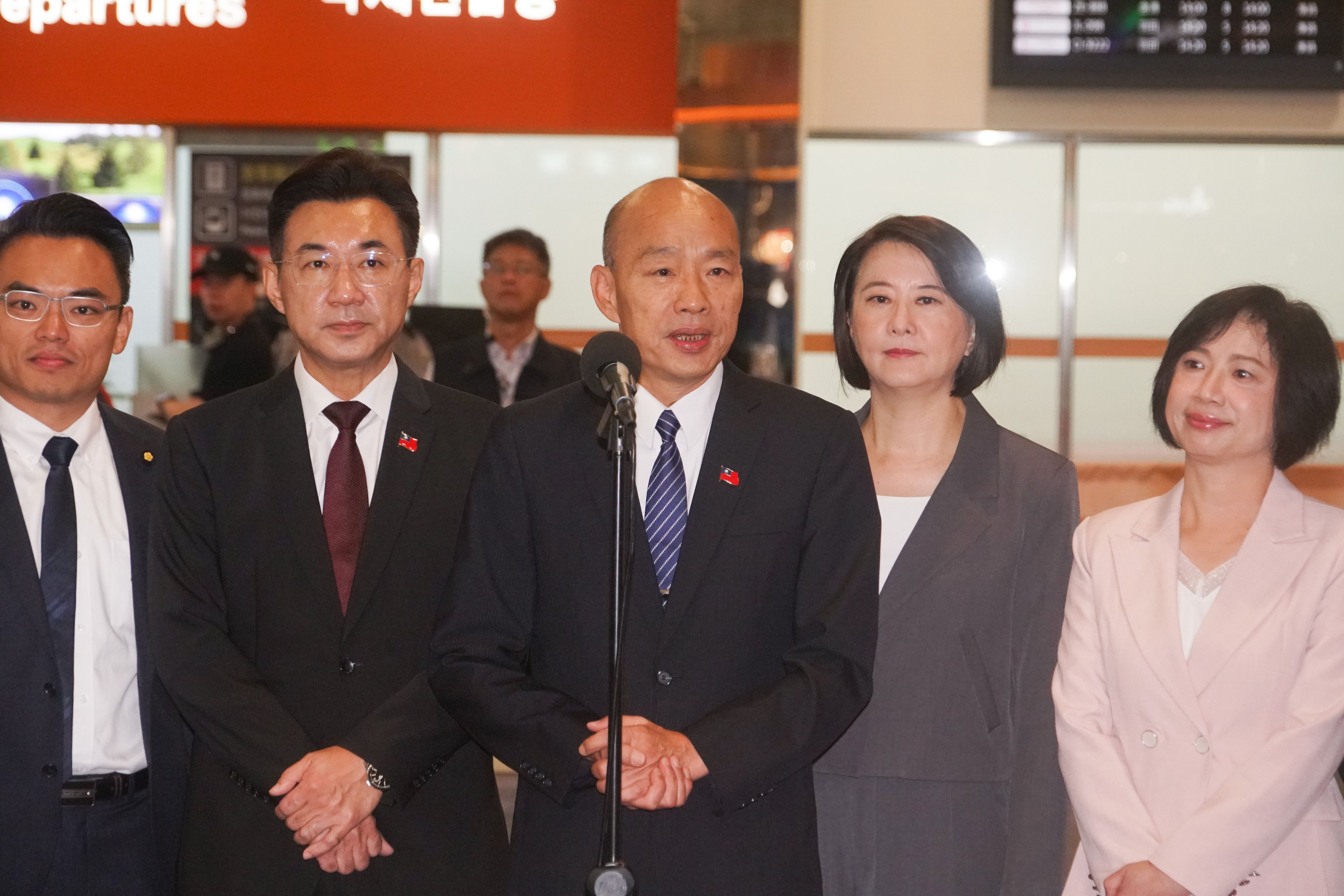 20250925-立法院長韓国瑜（中）は立法院日本国会外交訪問団の出発前に短く言葉を述べる。（蔡親傑撮影）