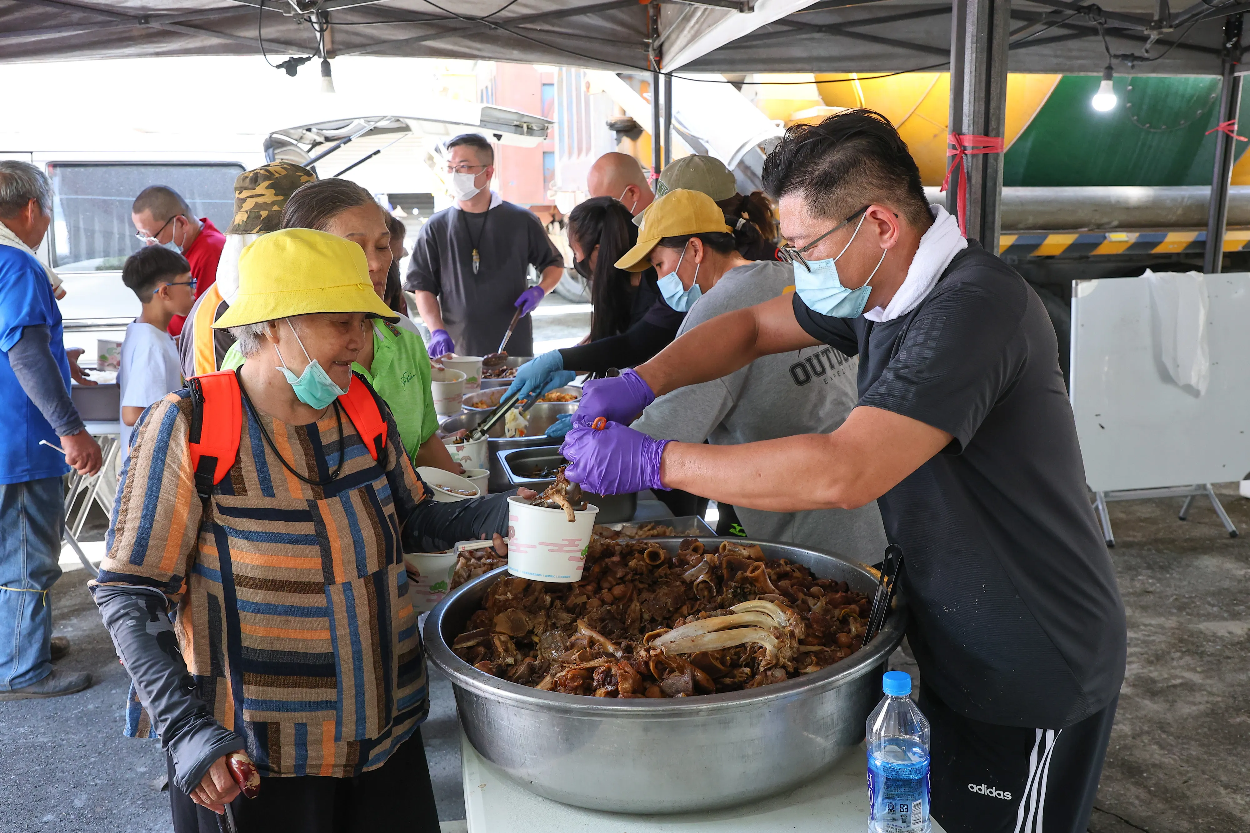 20250925-馬太鞍溪堰塞湖潰堤，山洪衝入光復鄉市區，民眾暫時安置於馬太鞍教會。（顏麟宇攝）