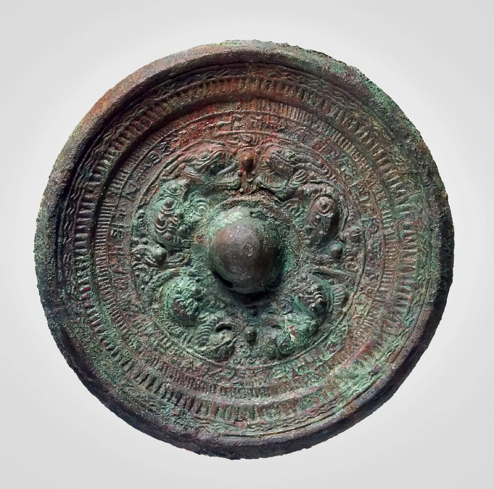 「盤龍鏡」暗藏著跨國工匠的歷史謎團。