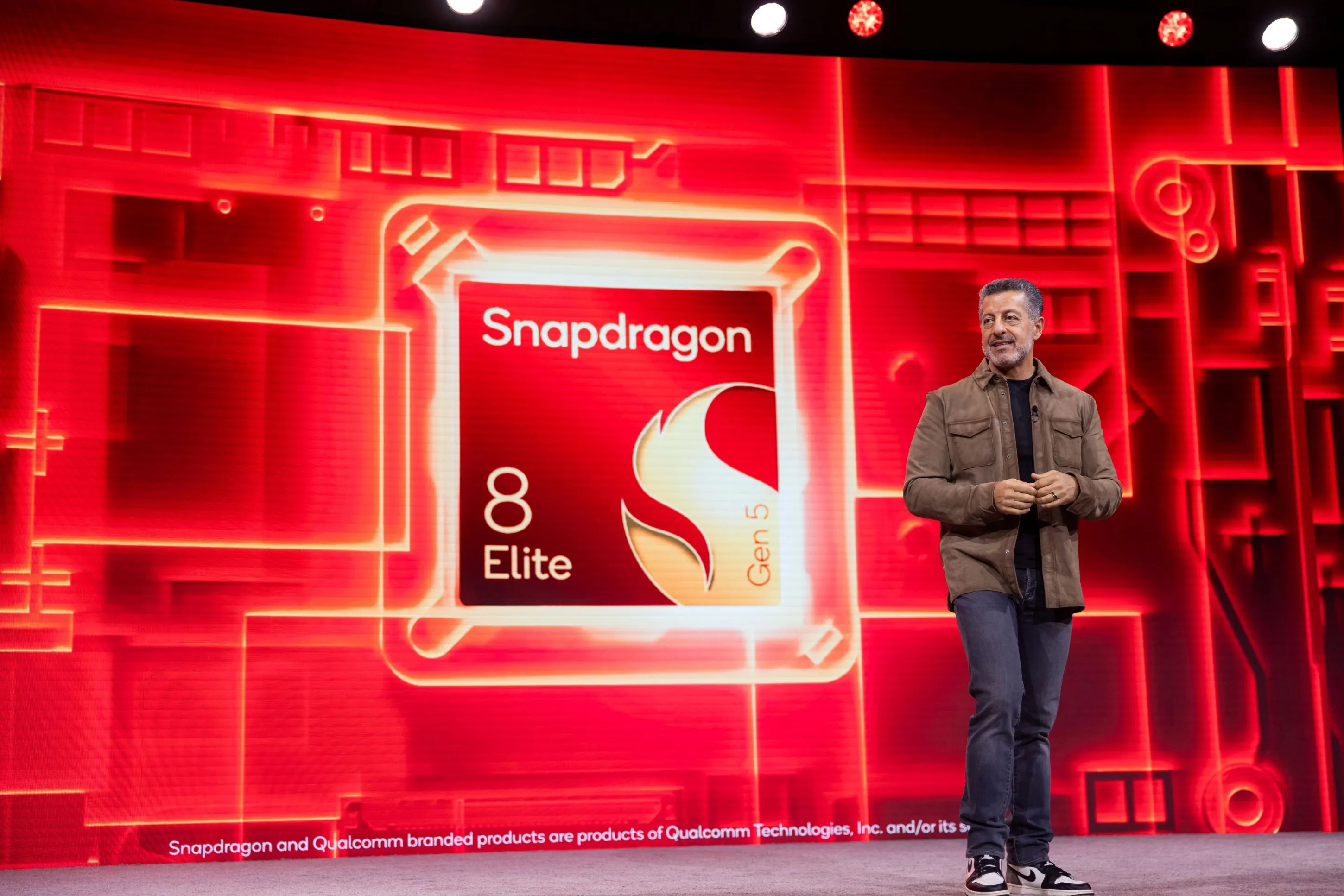 20250925-高通資深副總裁暨行動、運算與XR總經理Alex Katouzia表示，Snapdragon 8 Elite Gen 5所搭配的個人化AI助理，可讓使用者有感體驗行動科技的未來。（高通提供）