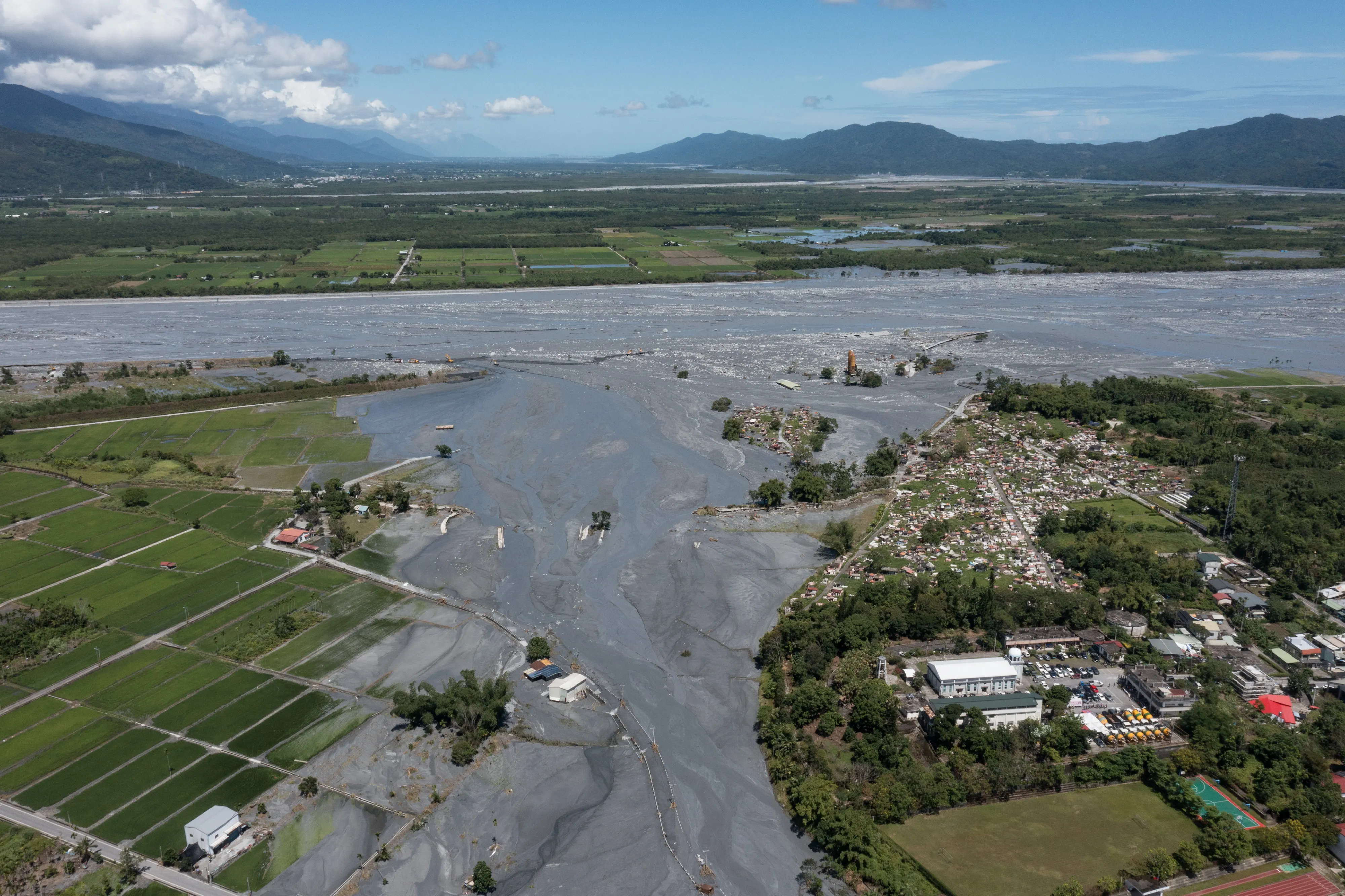 20250925-馬太鞍溪堰塞湖潰堤，山洪衝入光復鄉市區，造成重大傷亡。（顏麟宇攝）