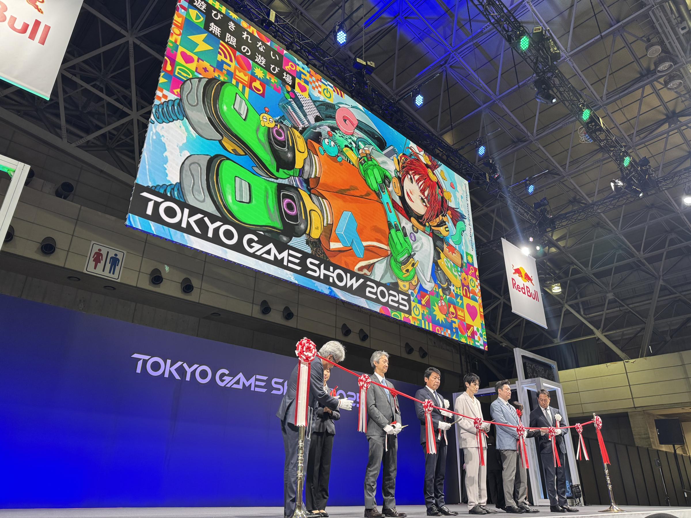 東京ゲームショウ2025が過去最多1,136社・4,157小間で開幕し、開会式では2026年から史上初の5日間開催が発表された。黃信維