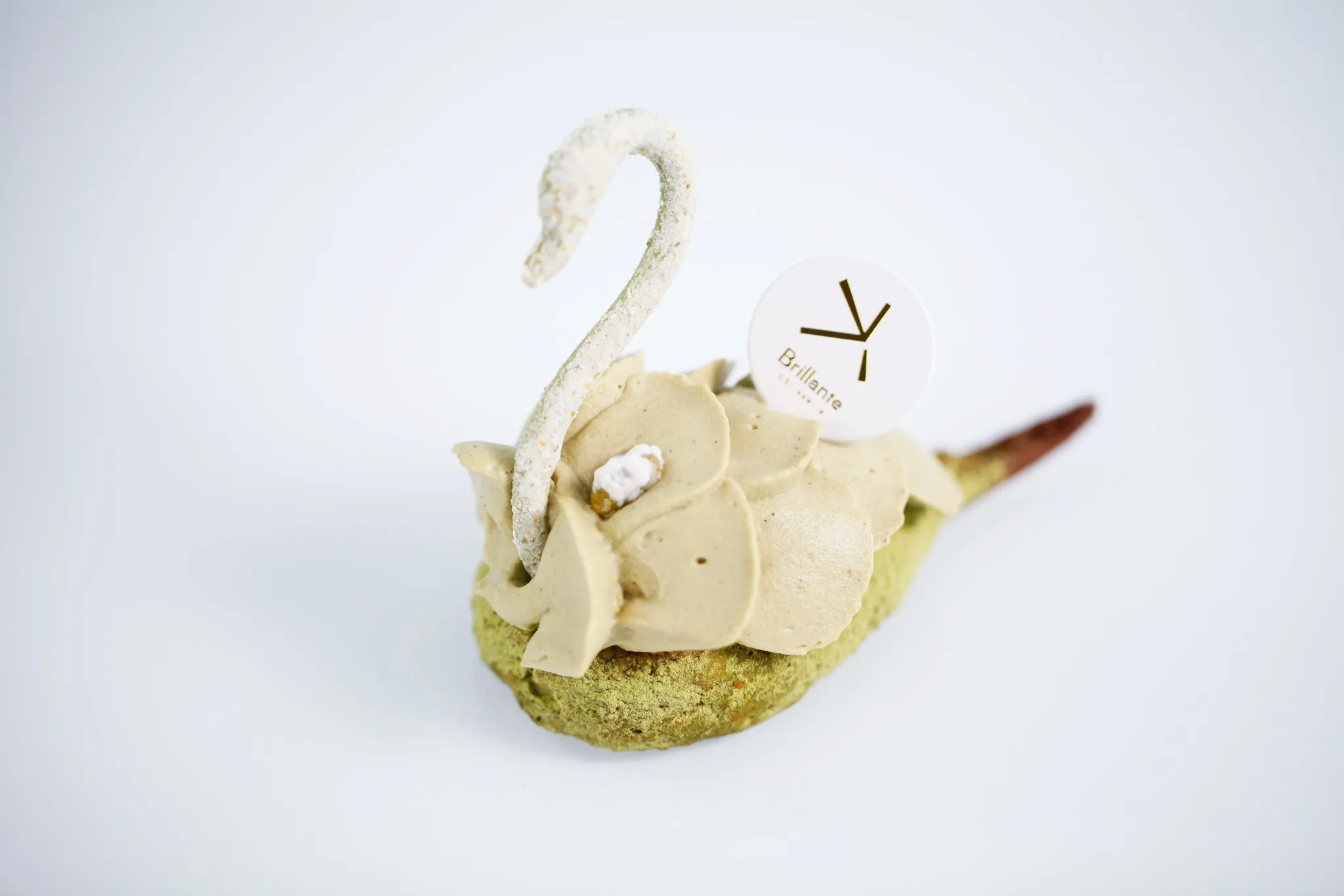 開心果甜點推薦：Brillante Pâtisserie星忱甜點開心果天鵝泡芙。（圖／取自Brillante Pâtisserie 星忱甜點臉書）