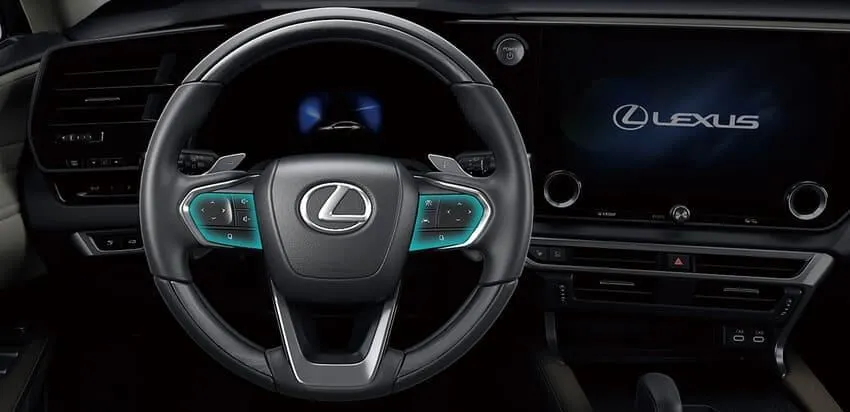 內裝優化氣氛燈照明，並優化方向盤按鍵回饋。