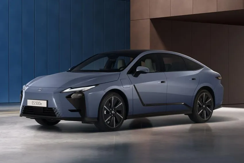 新一代ES外型、內裝更豪氣，甚至首度推出矚目的電動版。