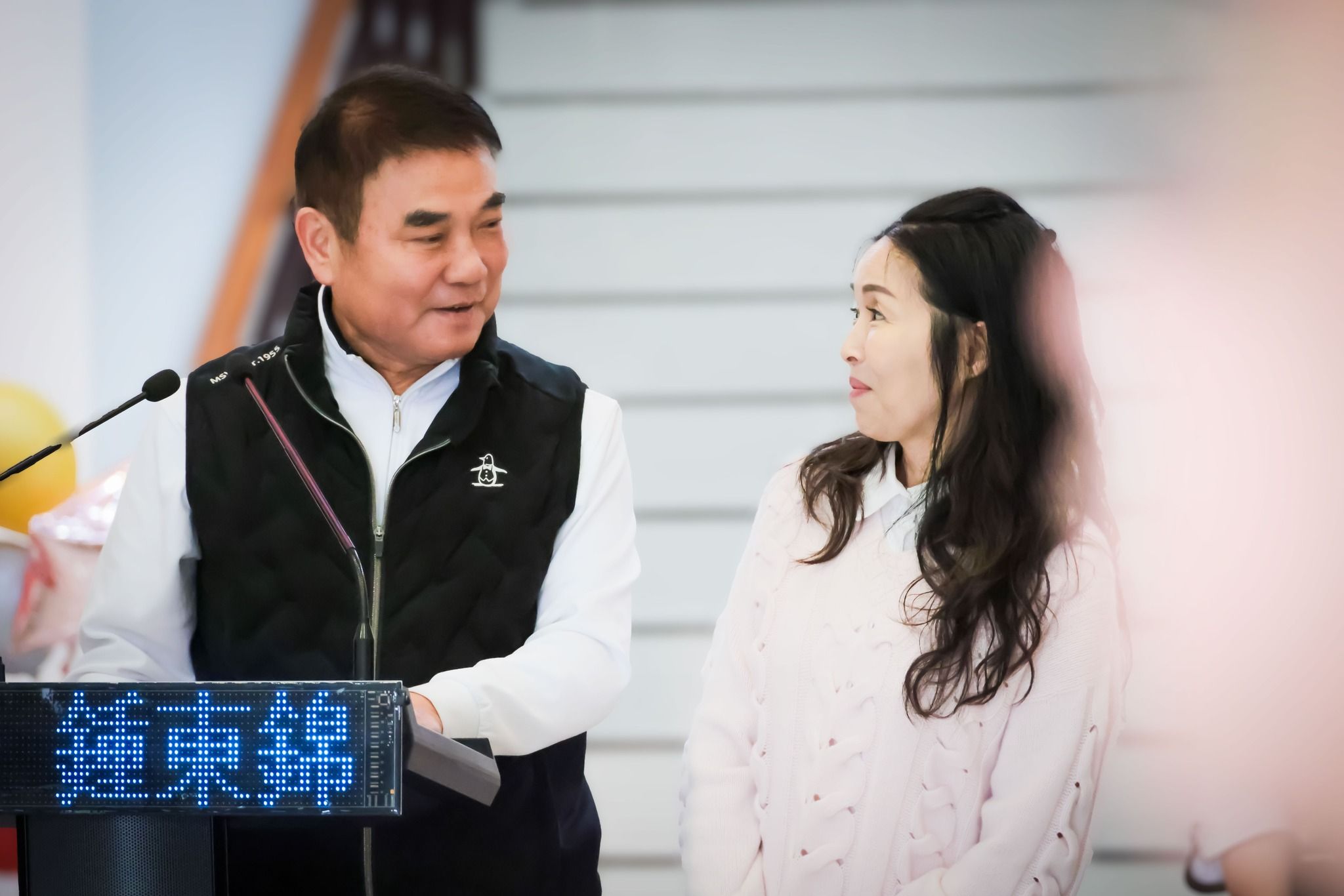 20250927-苗栗縣長鍾東錦與夫人陳美琦。（取自鍾東錦臉書）