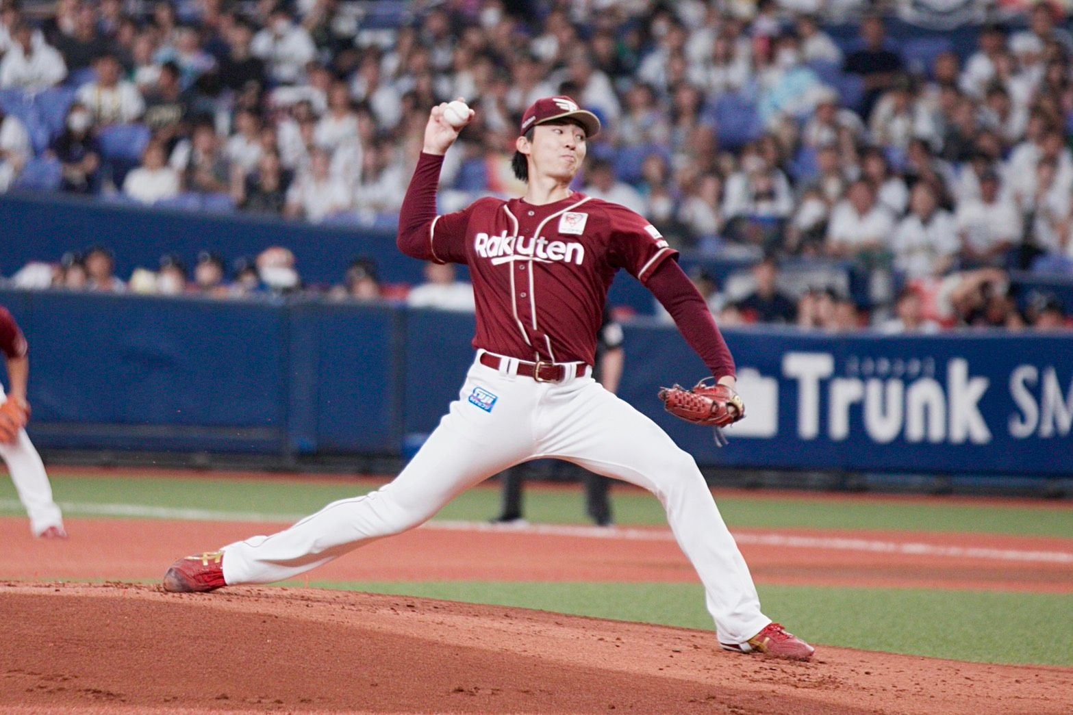 荘司康誠、5回に紅林へ痛恨の先制2ランを浴び肩を落とす。許甄玲