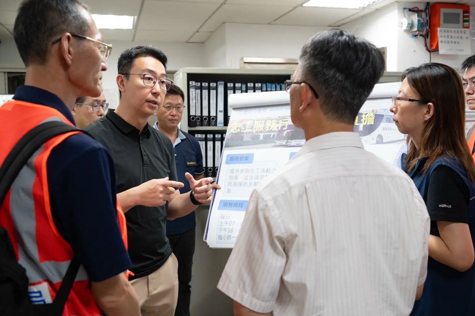 交通部部長陳世凱28日再度親赴花蓮，巡視光復鄉災後進度。（交通部提供）