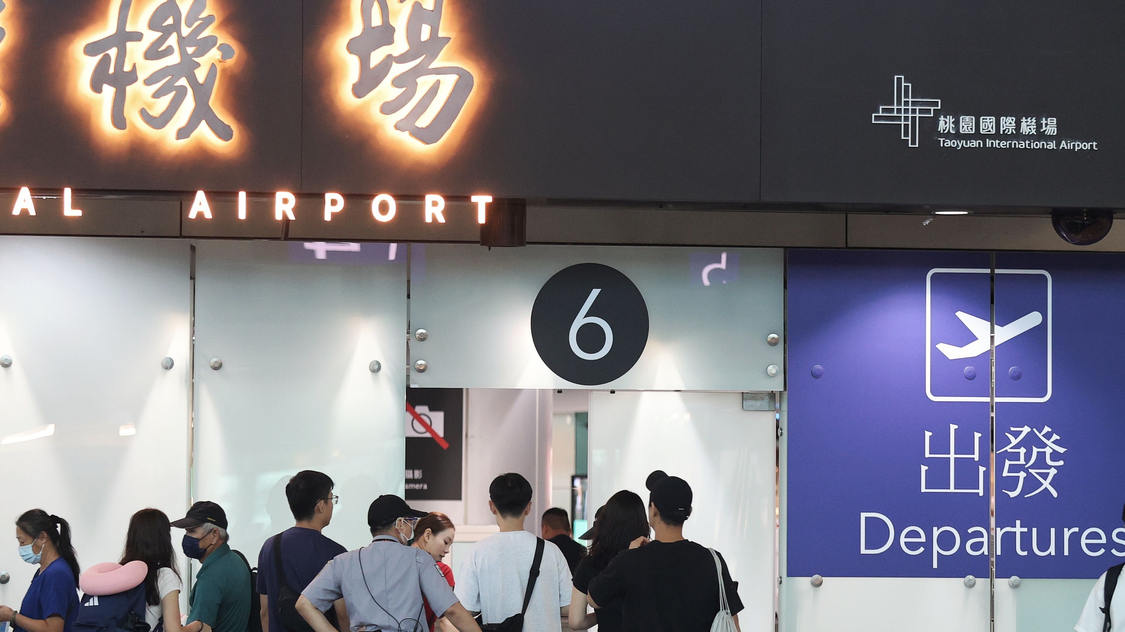 機場旅客、 機場入出境、 出國旅遊。（柯承惠攝）