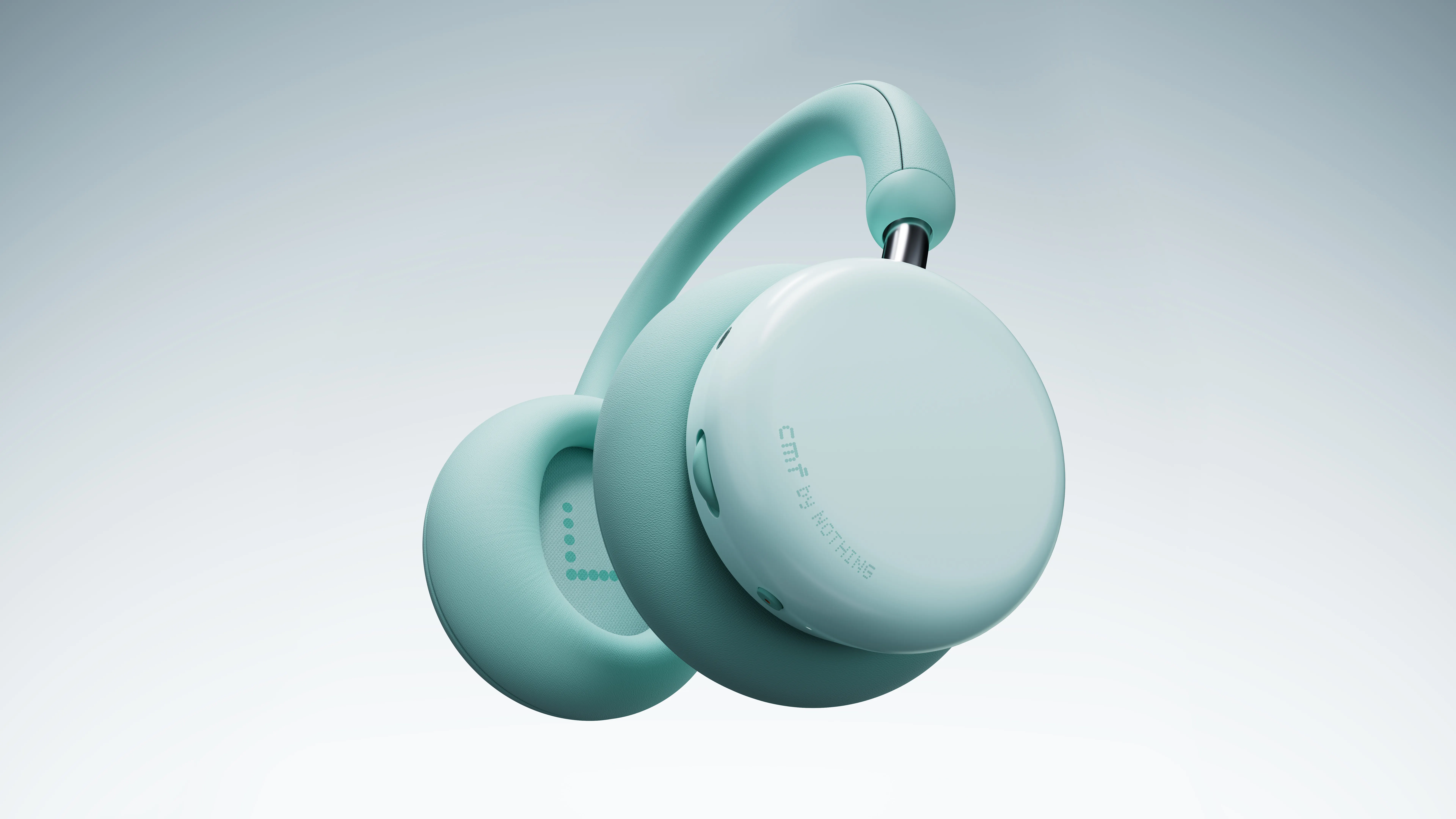 Nothingは初のオーバーイヤーヘッドホン『CMF Headphone Pro』を発表し、100時間再生や直感的操作、カスタマイズ性を備えた新モデルとして発売した。Nothing