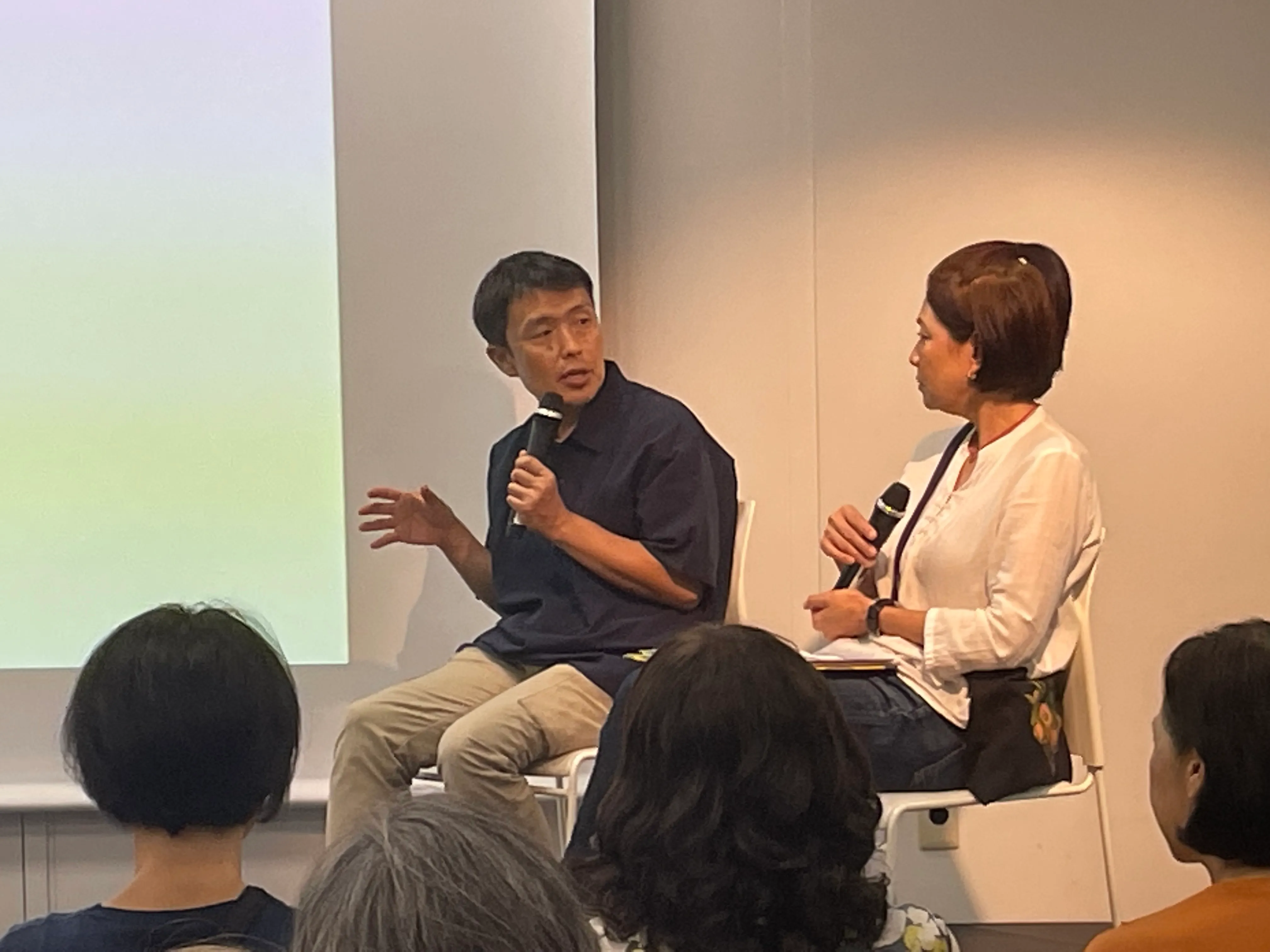 台湾の作家・呉明益と日本の漫画家・五十嵐大介が東京で対談し、文学と漫画の世界を通じて文化的共鳴を示した。台湾文化センター