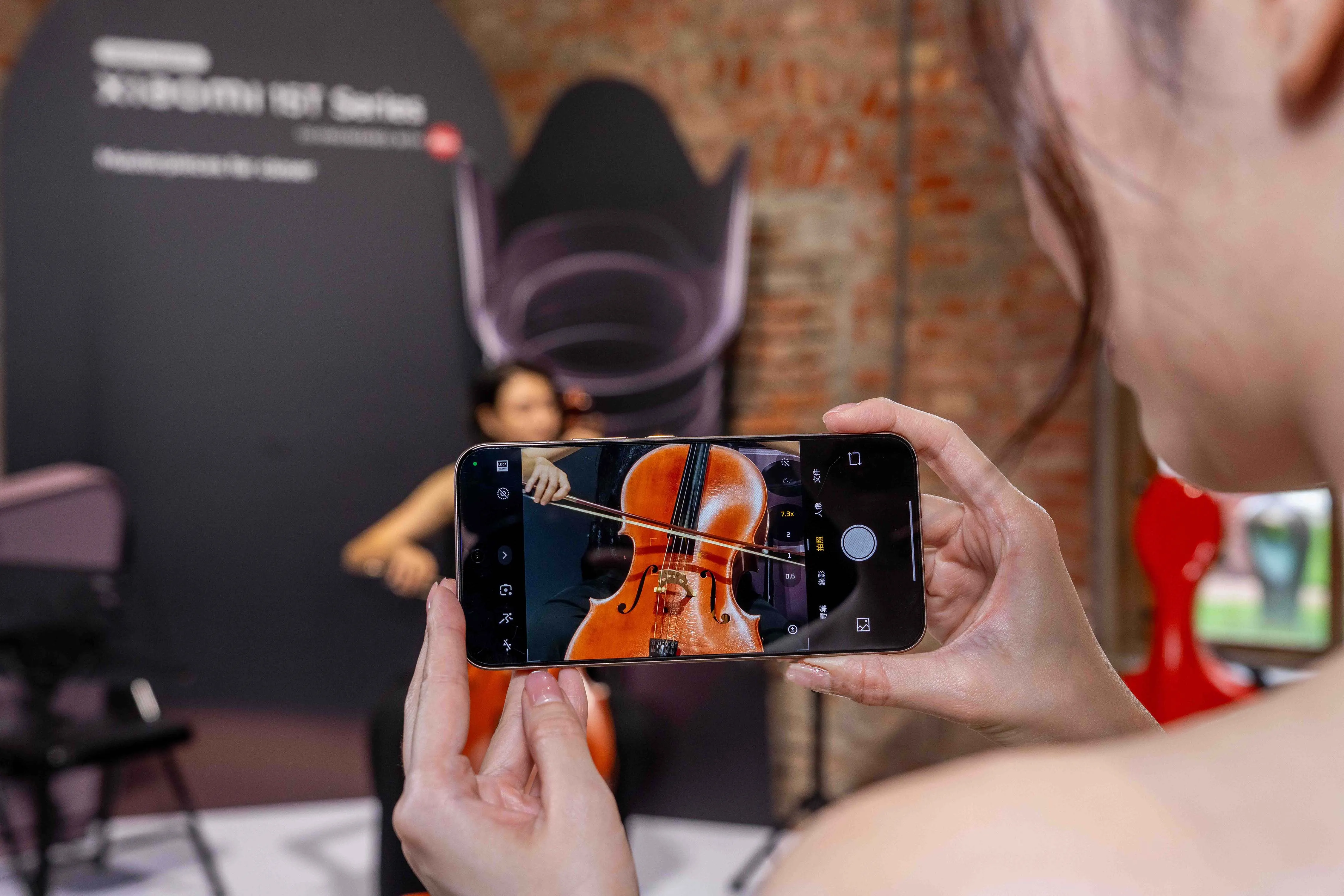 Xiaomi 15T Series 全系列搭載徠卡三鏡頭系統。Xiaomi 15T Pro 更首次導入 5x 潛望式長焦鏡頭，帶來更專業而多變的攝影體驗。（圖／小米）