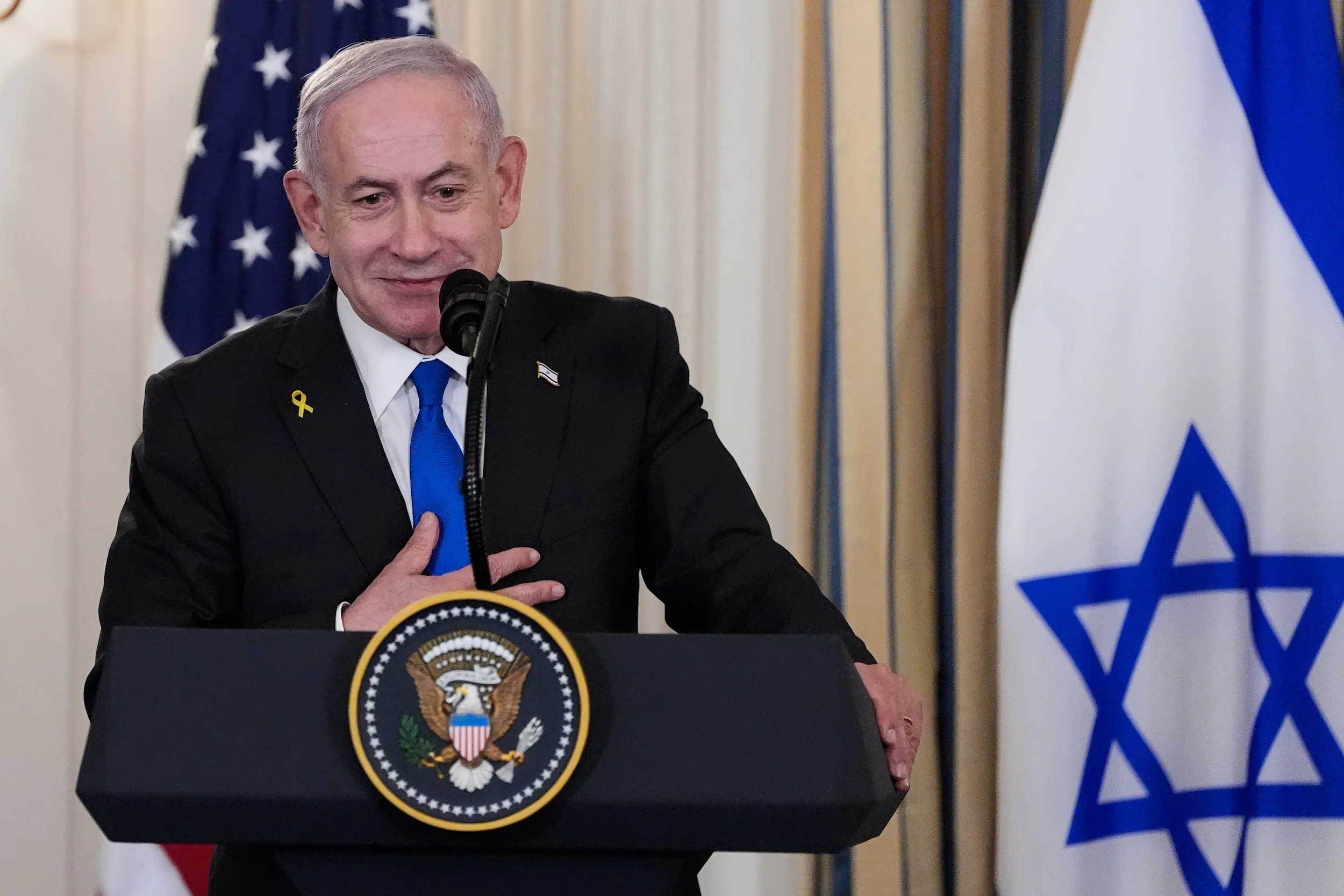 2025年9月29日，美國總統川普在白宮與以色列總理納坦雅胡一同召開記者會，對哈瑪斯下達72小時內接受和平計劃的最後通牒。（美聯社）