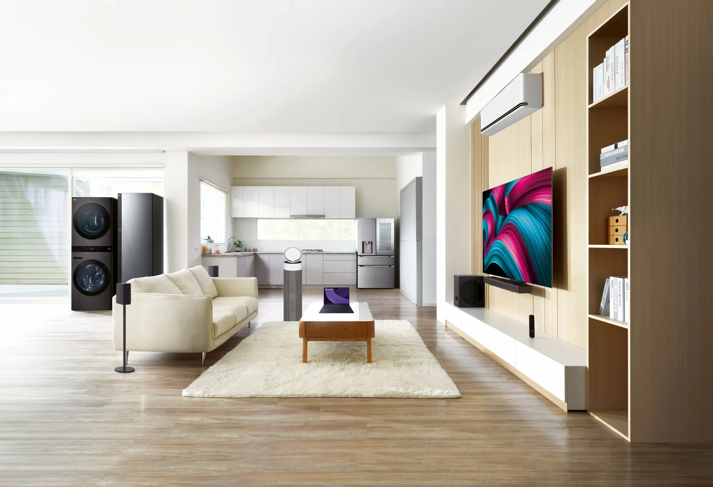 台灣目前已有八大LG產品類別具有AI功能，包含AI 4K 智慧顯示器、Soundbar、WashTower AI 智控洗乾衣機第二代、敲敲看門中門冰箱、Styler蒸氣電子衣櫥第二代、雙迴轉冷暖變頻空調(圖_LG提供)