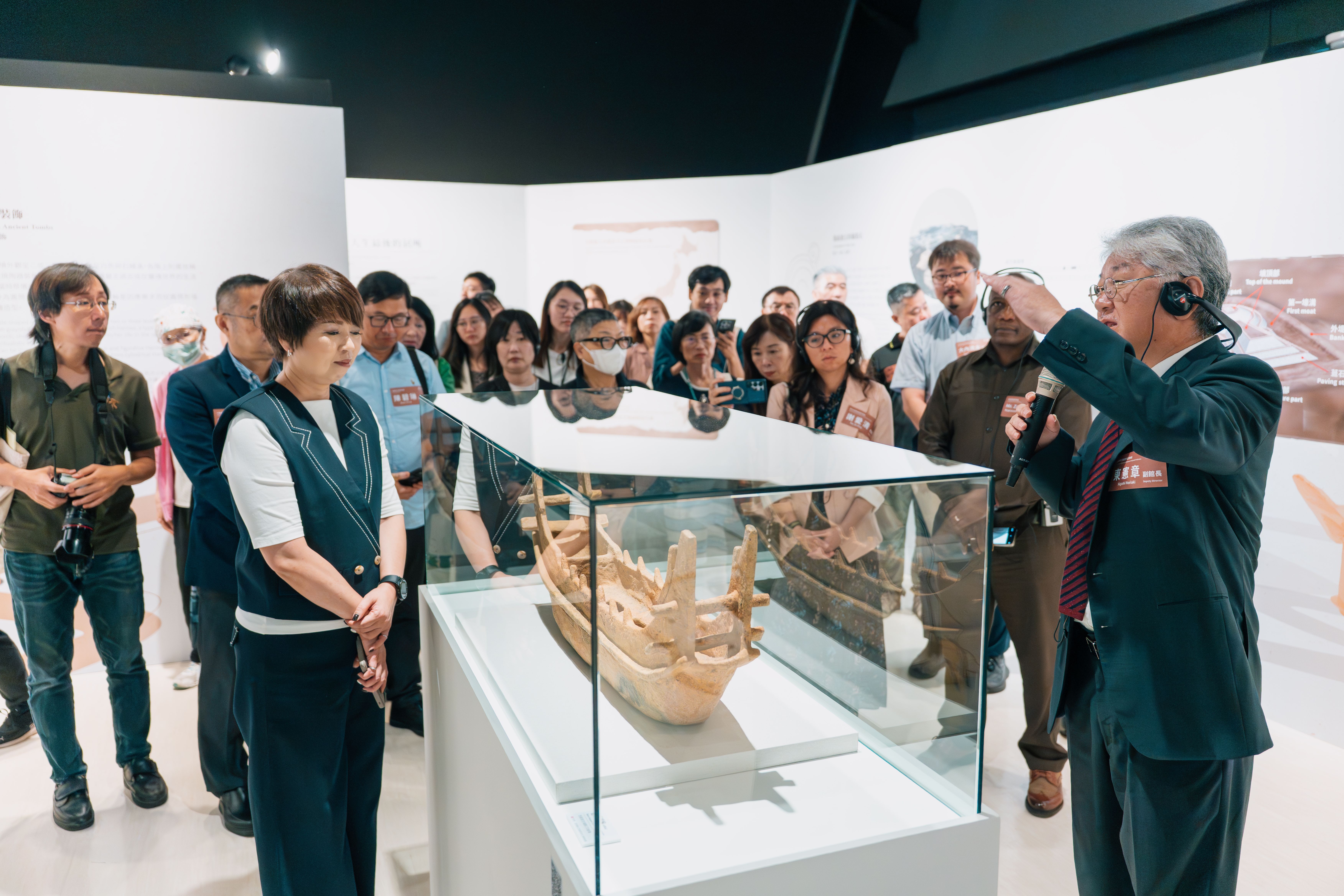 長一公尺的日本特色埴輪首次來臺展出。「靜土有聲：臺日古代文物對話特展」今日盛大開幕。(圖/新北市立十三行博物館)