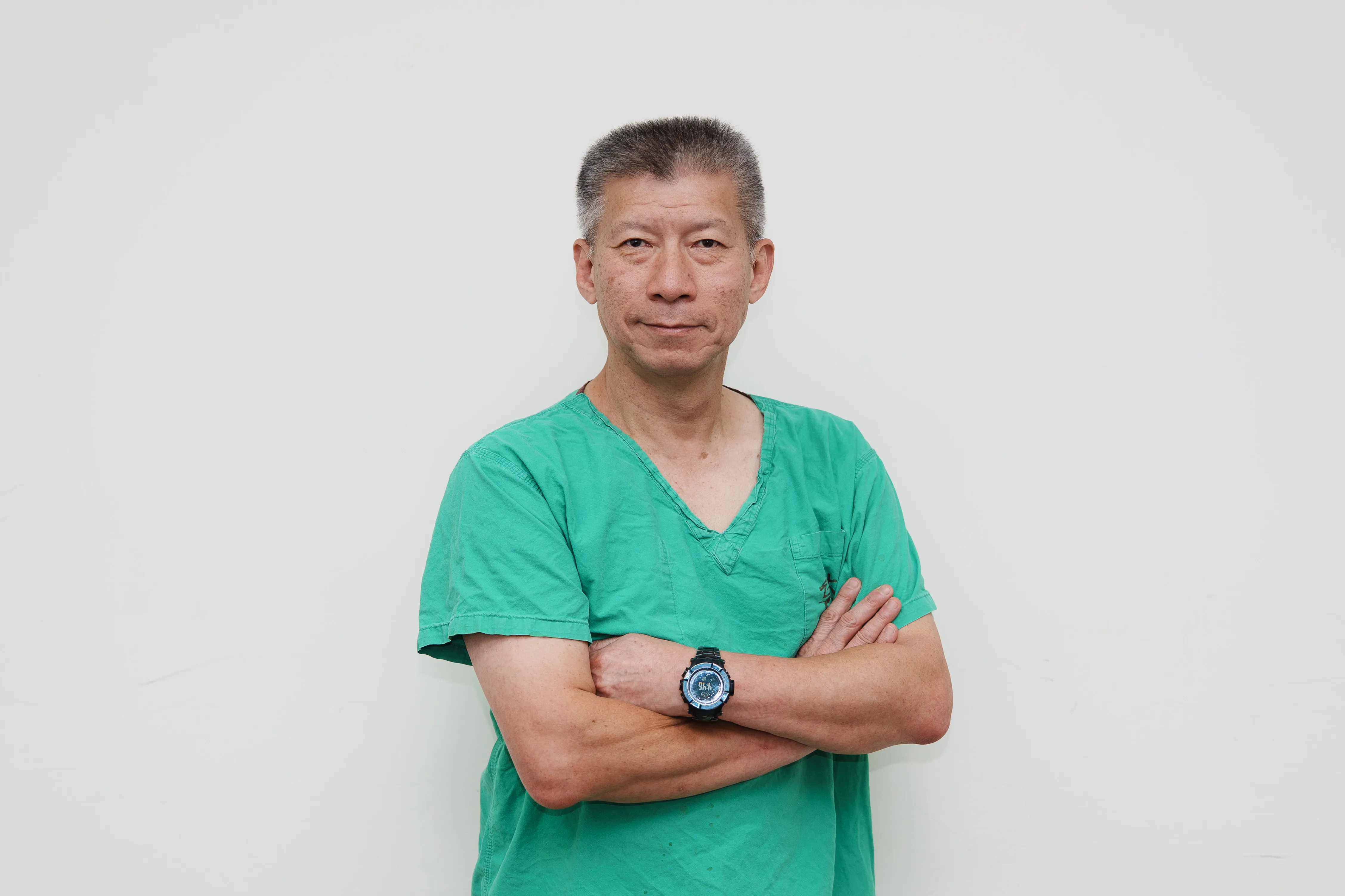 台大醫院心臟外科陳益祥教授指出，心臟移植等待時間長且資源有限，左心室輔助器可作為末期心衰竭患者的治療選擇，助患者提升生活品質。