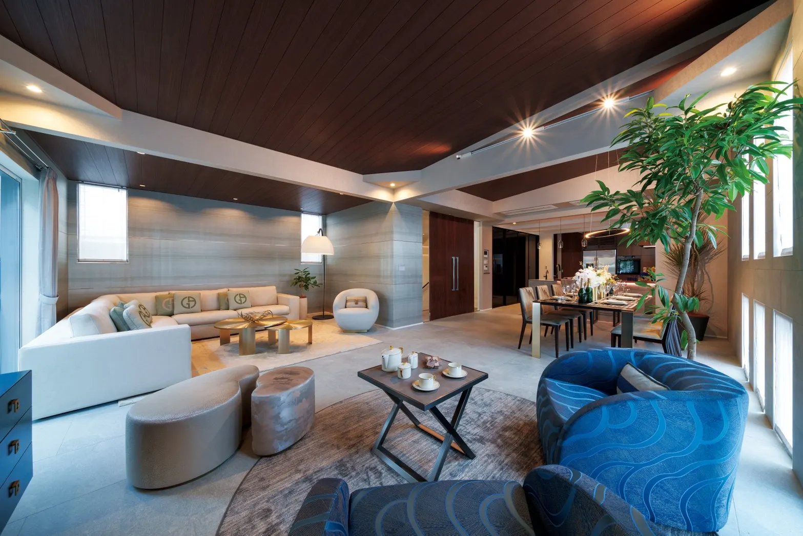 諸戸の家株式会社は9月29日、東京都目黒区平町で首都圏初となる「Furnished by ARMANI / CASA」の超高級邸宅（販売価格は8億円台前半）を発売した。（写真／黄信維撮影）