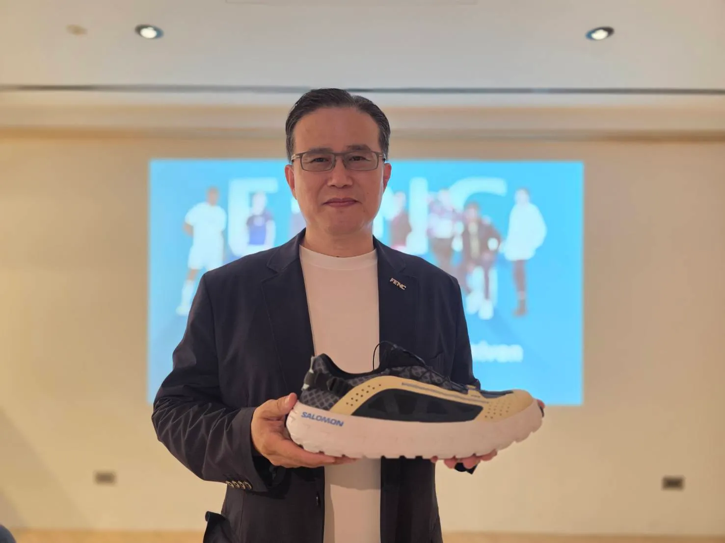 遠東新副總黃全億透露，循環鞋材不只可應用於溯溪鞋，單一材質適合回收的特質更成為眾多品牌廠詢問的焦點。（魏鑫陽攝）