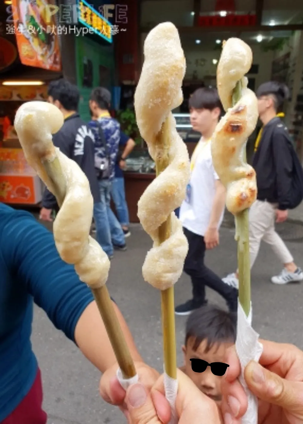 日月潭銅板美食推薦：杜啦白鰻棍。（圖／輕旅行提供）