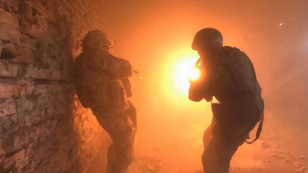 2025年9月30日。ロシア軍の軍人が軍事演習に参加した。（ロシア国防省広報経由AP）
