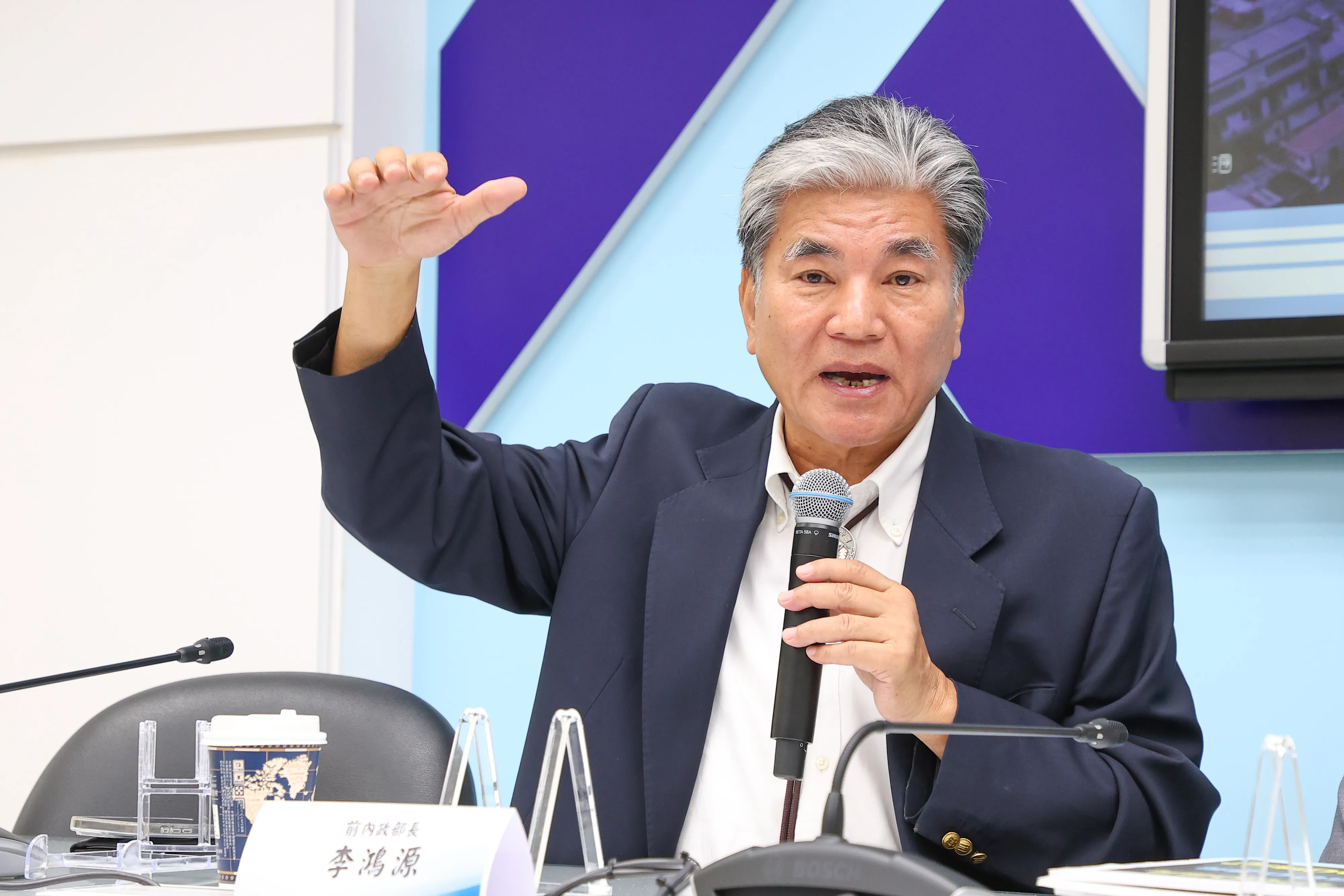 20251003-前內政部長李鴻源3日召開「花蓮光復災後，漫漫復原路怎麼走？」記者會。（顏麟宇攝）