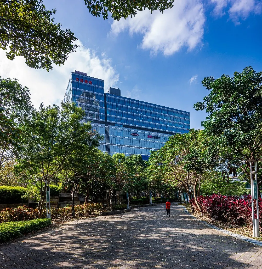 鄰近市場、商圈與學區，步行即可滿足日常採買與親子生活所需。（圖／廣春成建設）