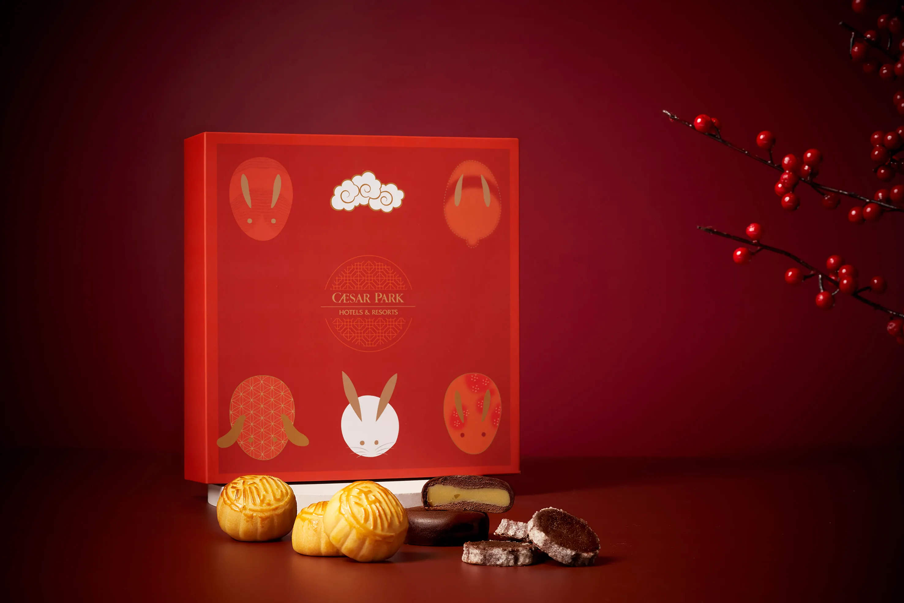 台北凱撒大飯店推出2025「芯月雲兔 中秋團圓」住房專案，入住即贈「芯月雲兔」中秋禮盒及飲品兌換券等雙重好禮，續住再享95折優惠並加贈早餐。（圖／臺北市政府觀傳局提供）