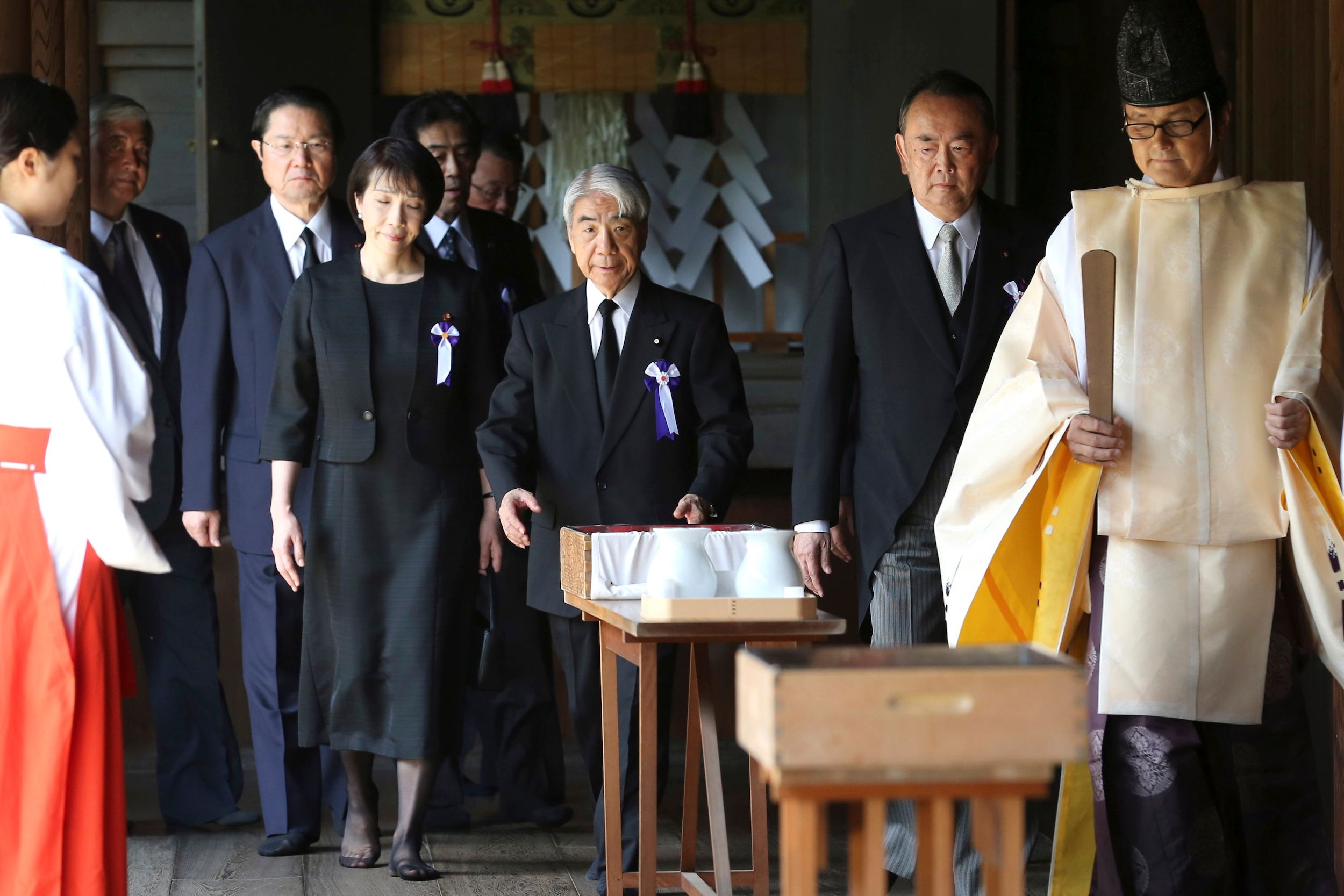 2014年8月15日，高市早苗在二戰結束69週年當天，參拜靖國神社，悼念戰爭死難者。（美聯社）